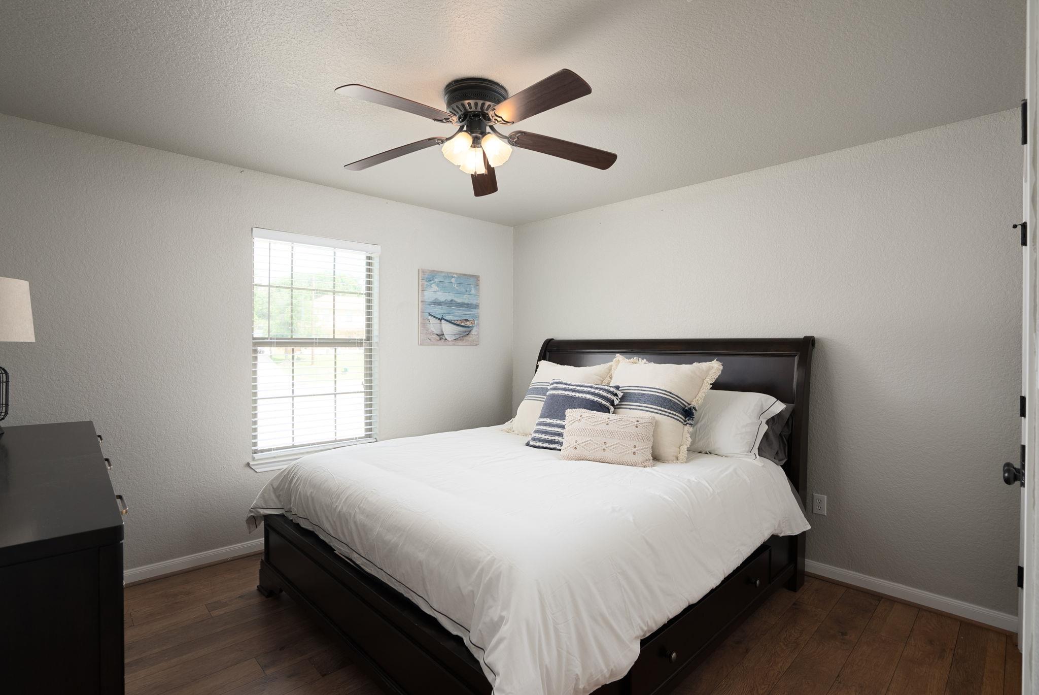 Image 18 of 29 For 1526 Bonnyview Dr