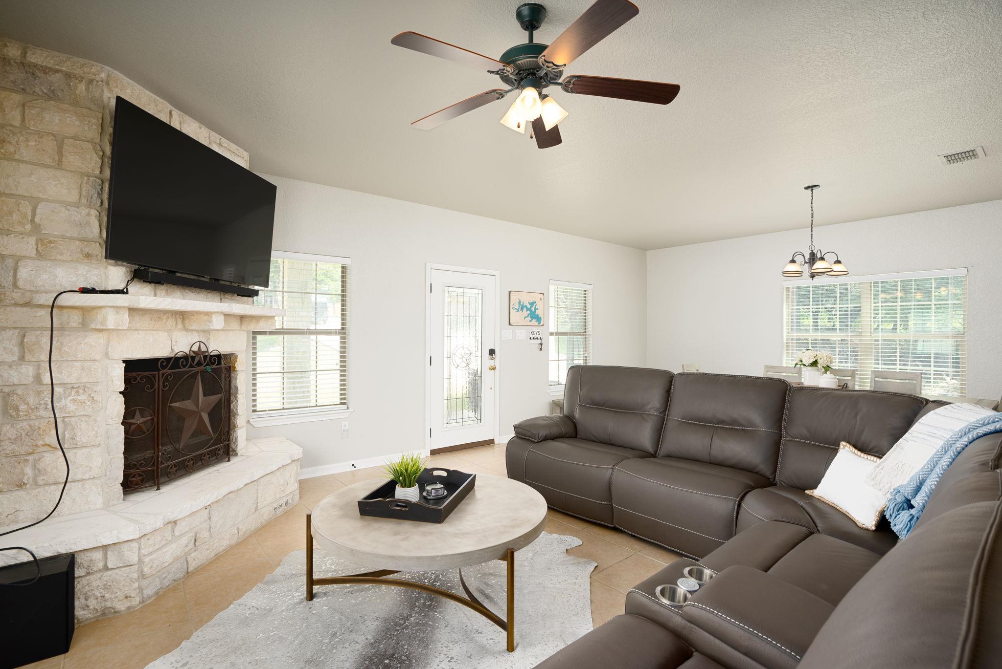 Image 4 of 29 For 1526 Bonnyview Dr