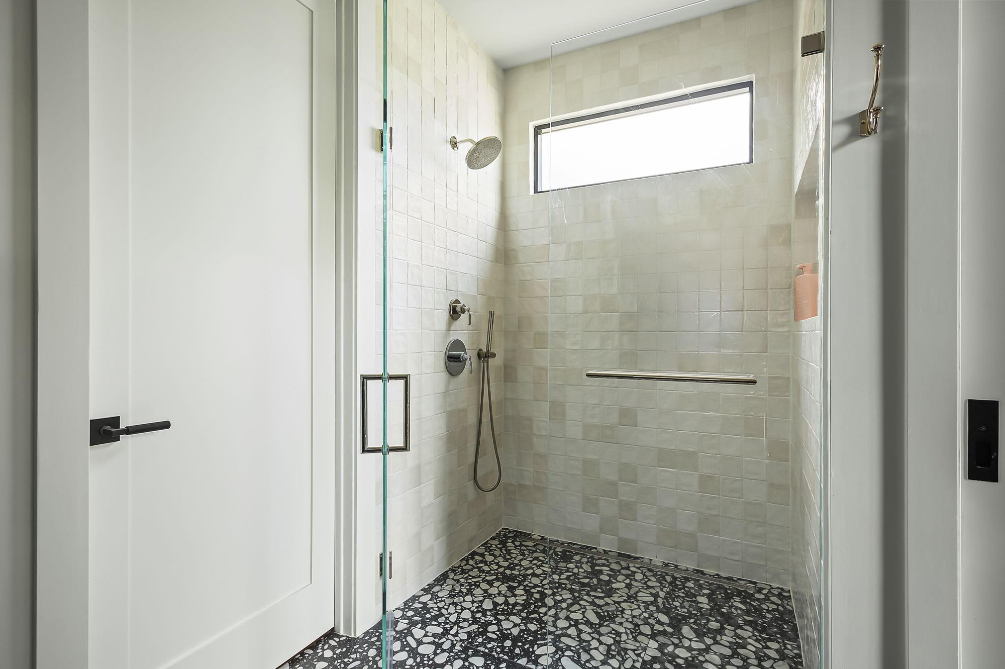 Image 18 of 35 For 2403 Big Horn Dr