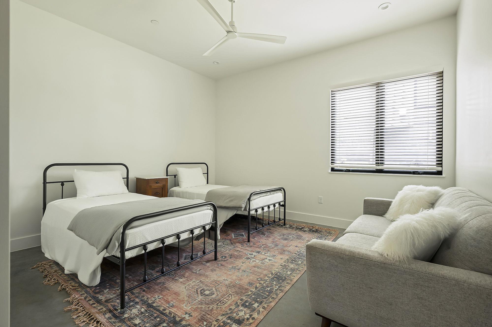 Image 21 of 35 For 2403 Big Horn Dr