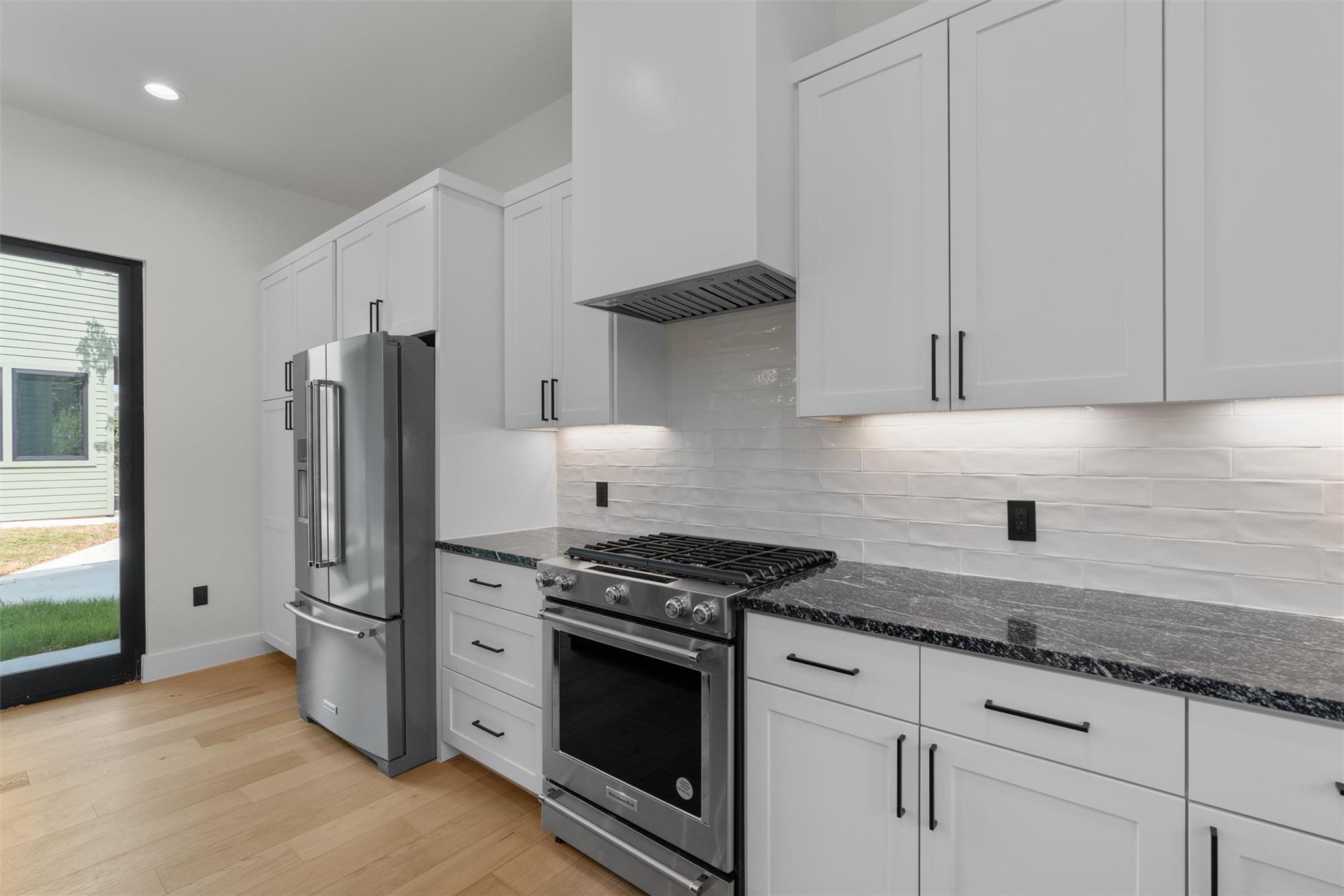 Image 10 of 36 For 818 Stark St A