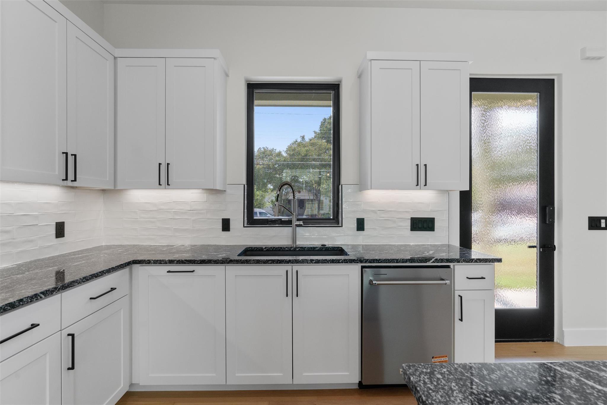 Image 11 of 36 For 818 Stark St A