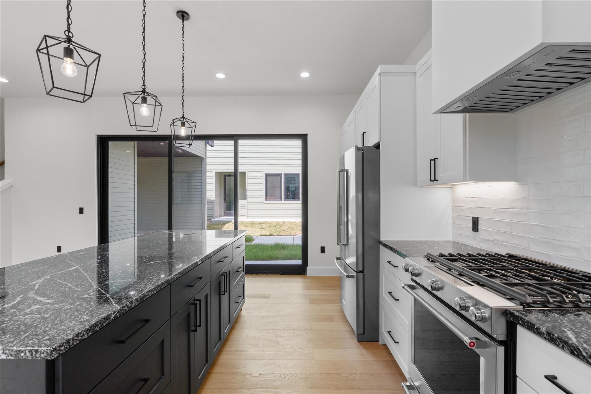 Image 12 of 36 For 818 Stark St A