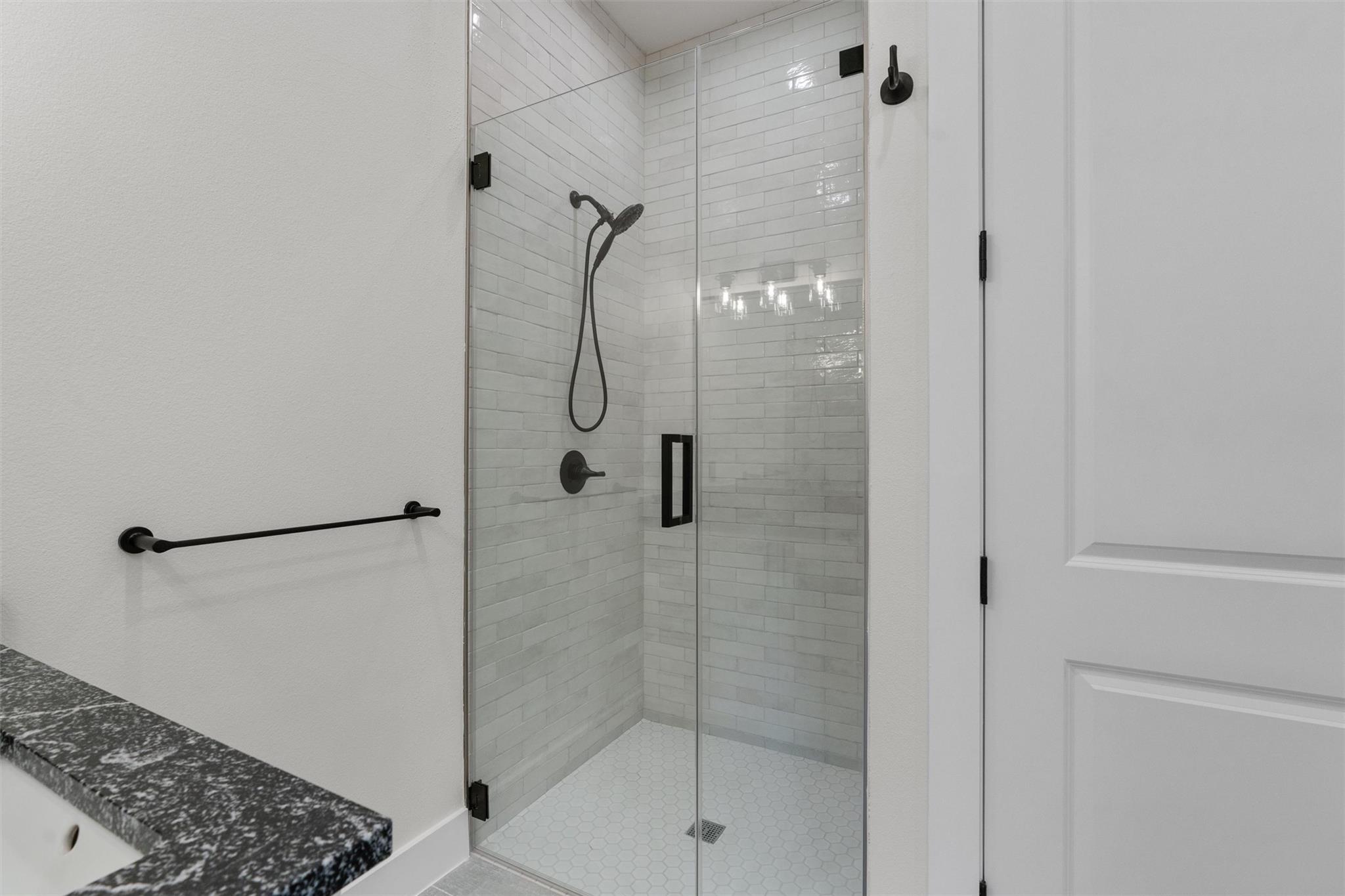 Image 16 of 36 For 818 Stark St A