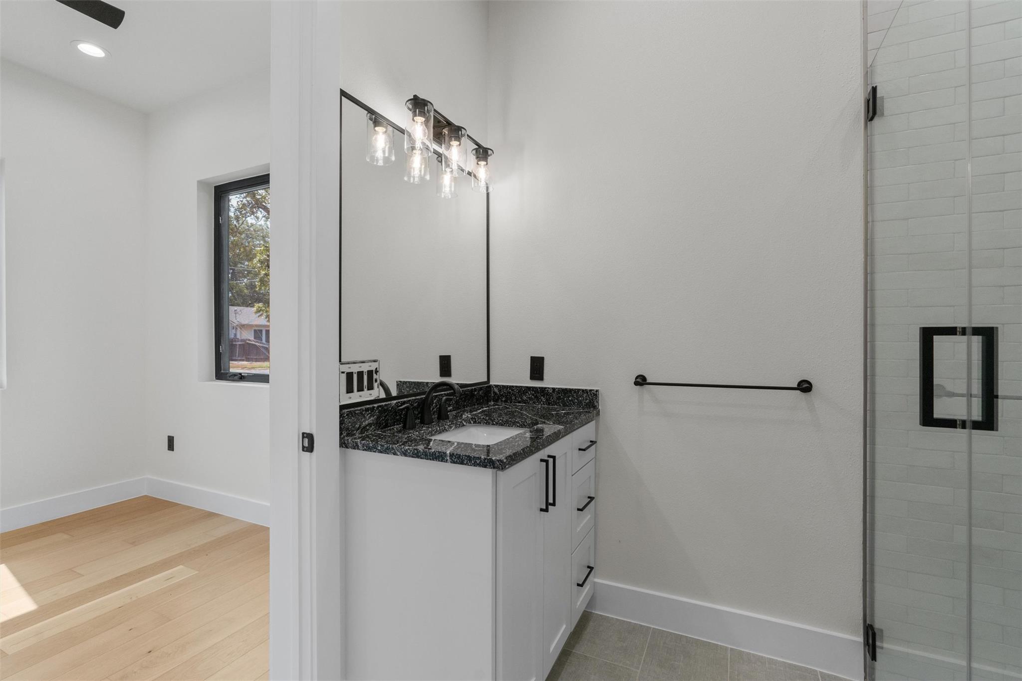 Image 17 of 36 For 818 Stark St A