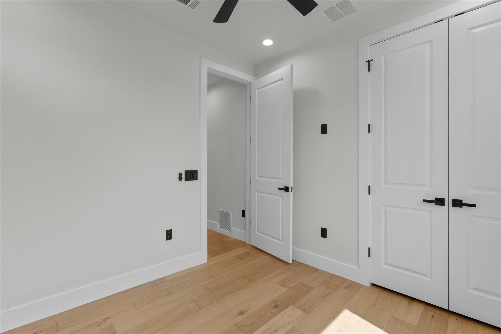 Image 26 of 36 For 818 Stark St A