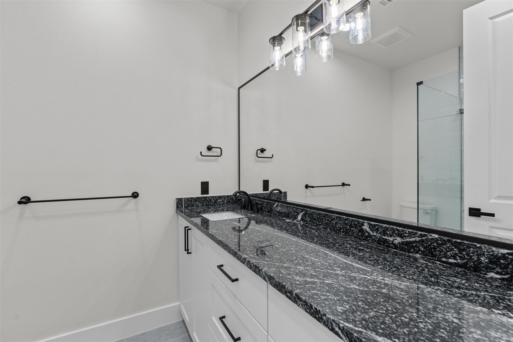 Image 27 of 36 For 818 Stark St A