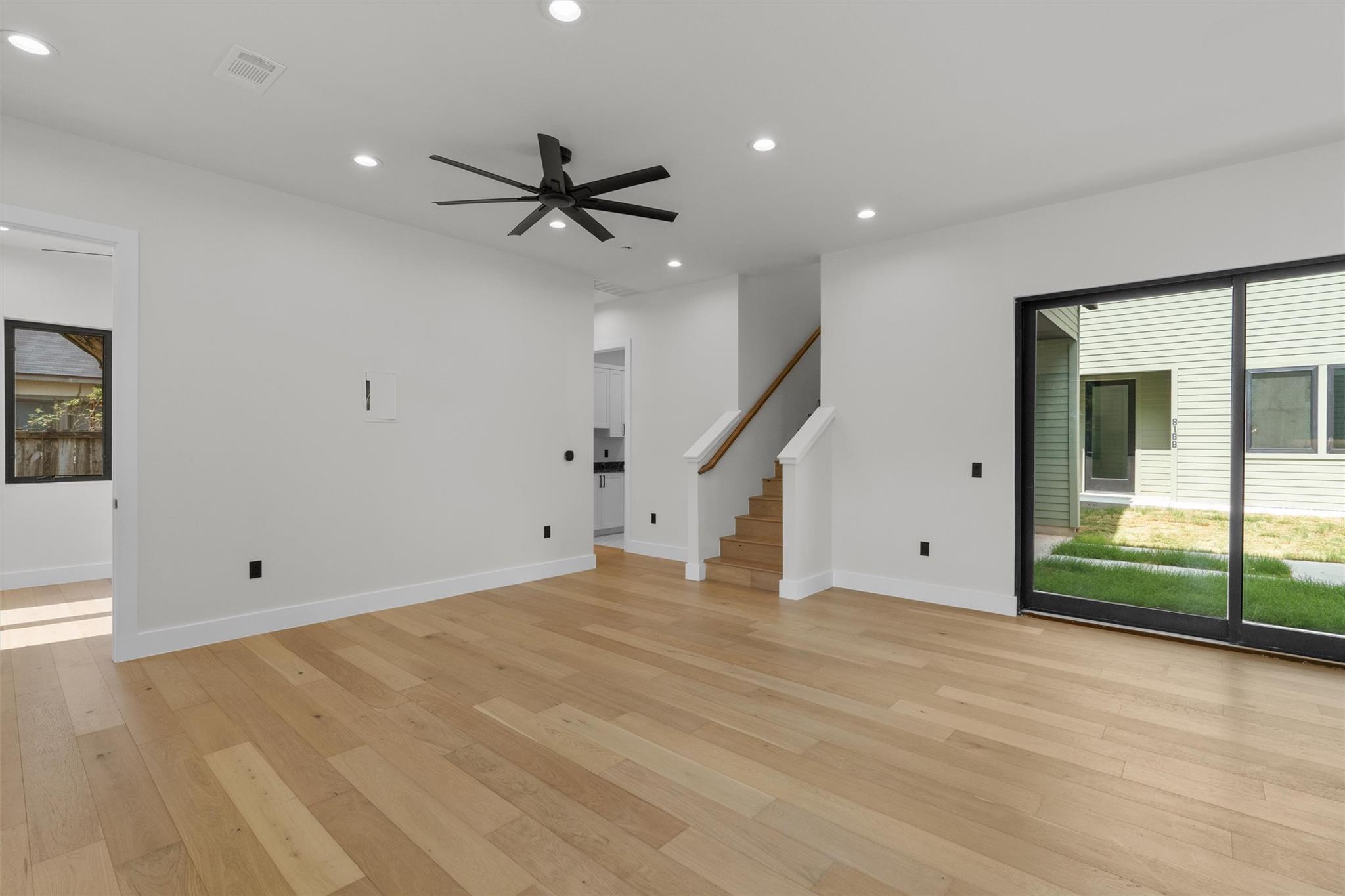 Image 3 of 36 For 818 Stark St A