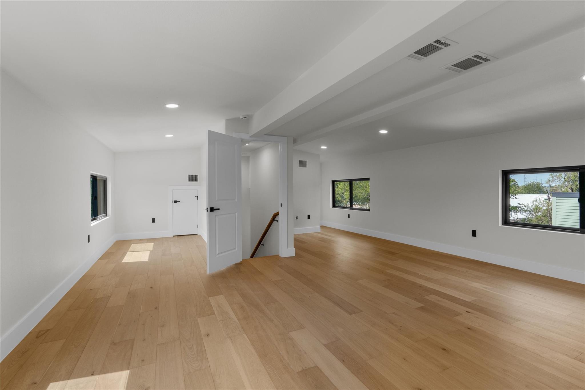 Image 31 of 36 For 818 Stark St A