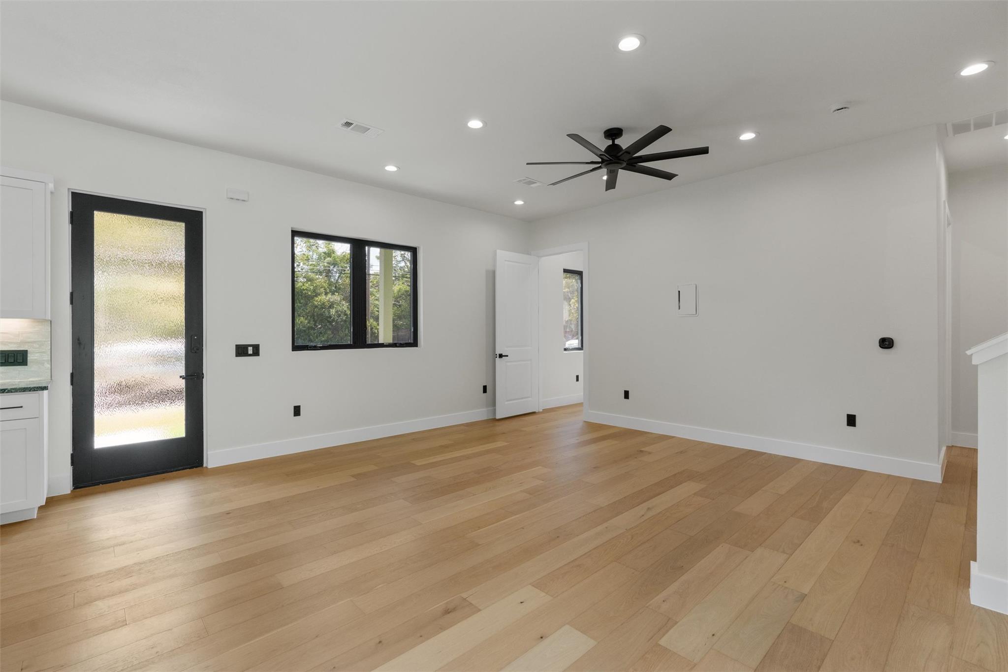 Image 4 of 36 For 818 Stark St A