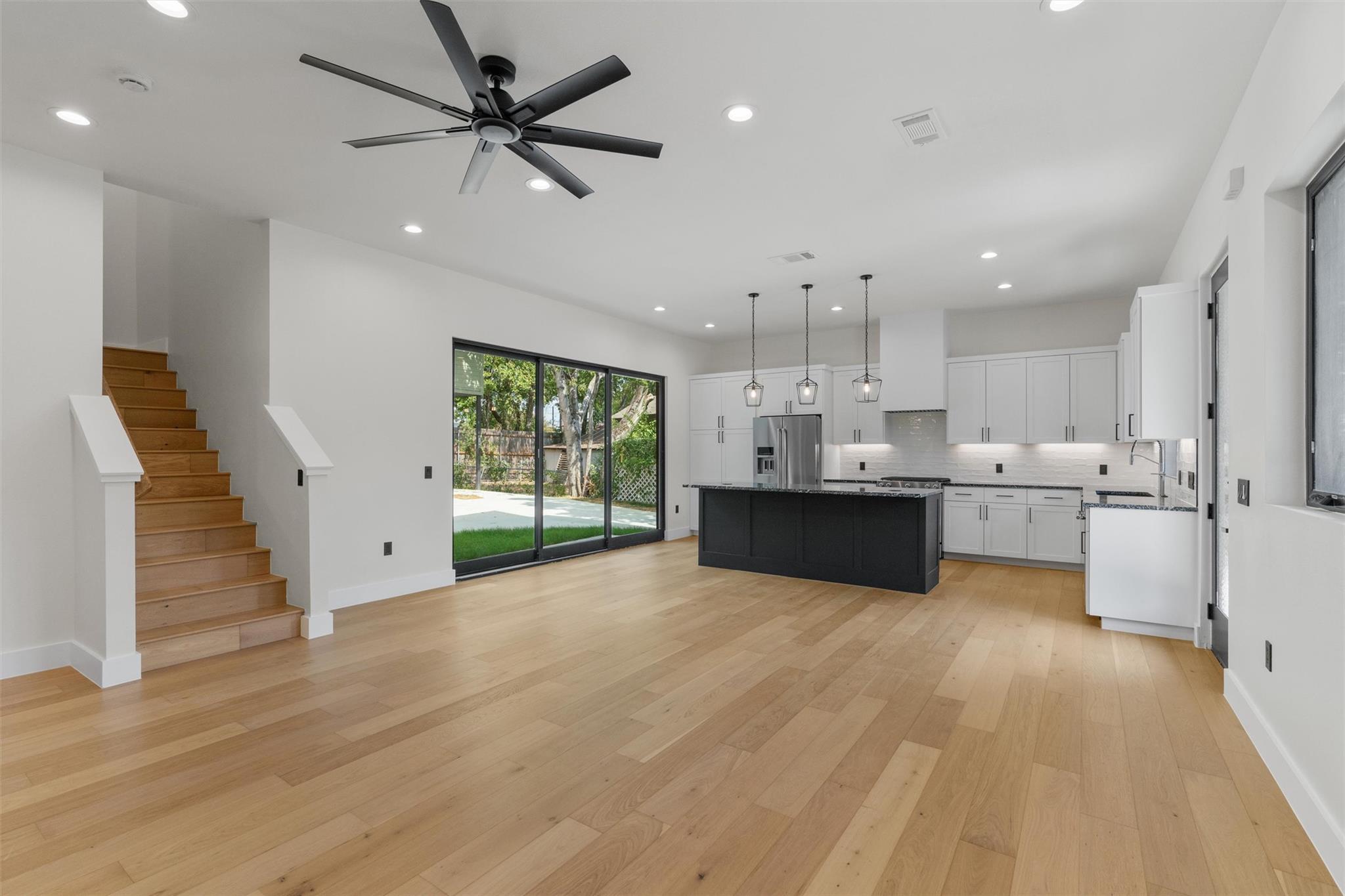 Image 6 of 36 For 818 Stark St A