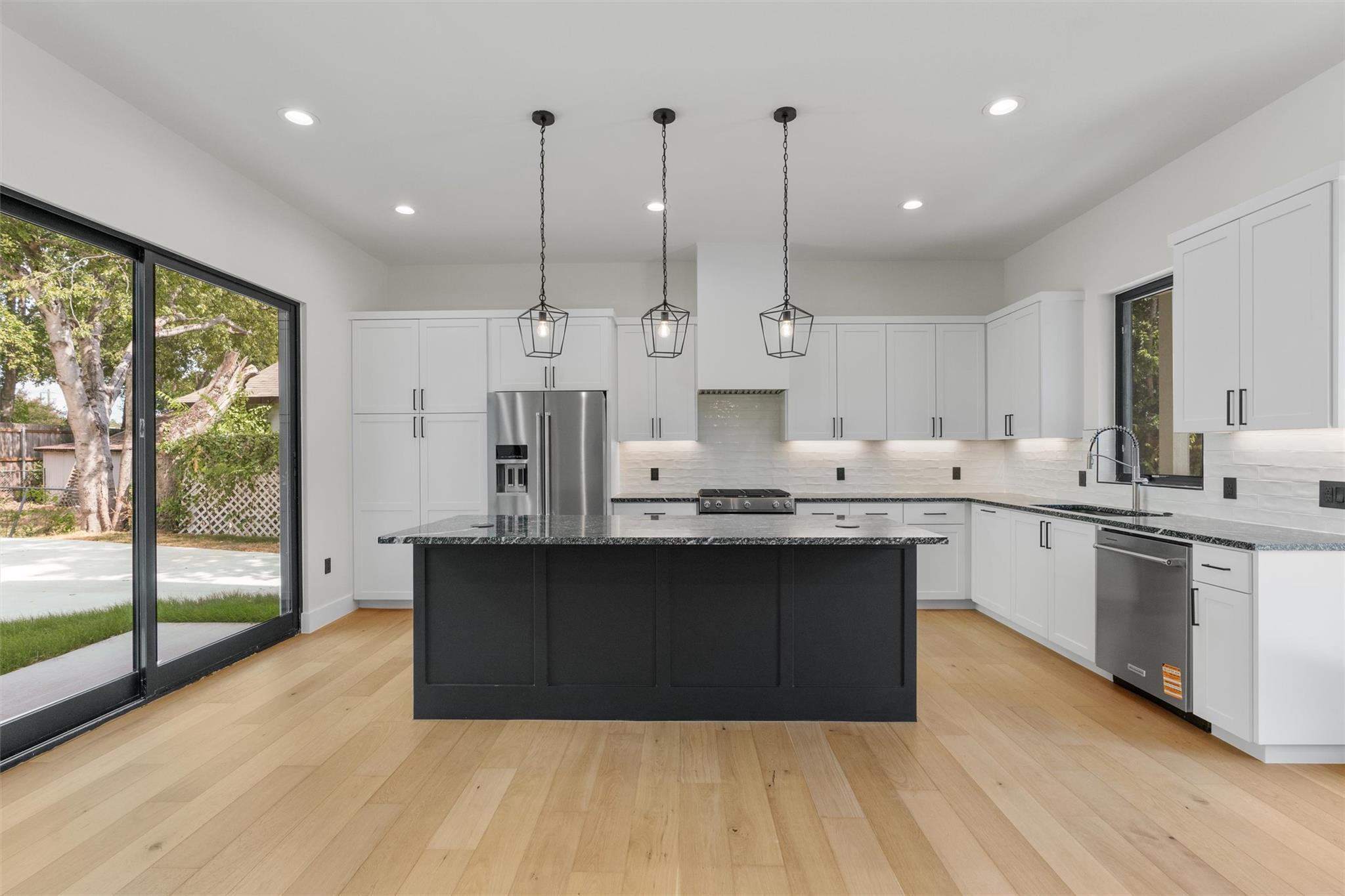 Image 7 of 36 For 818 Stark St A