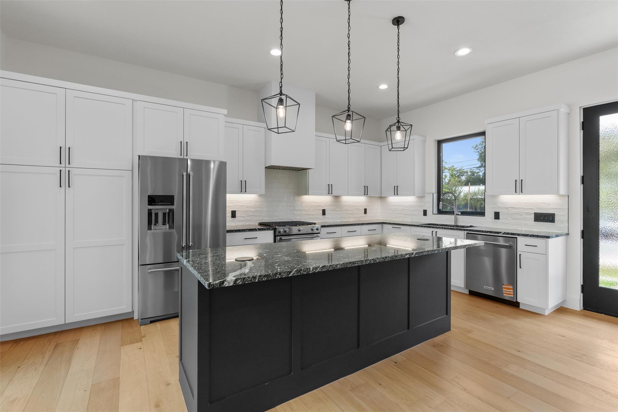 Image 8 of 36 For 818 Stark St A