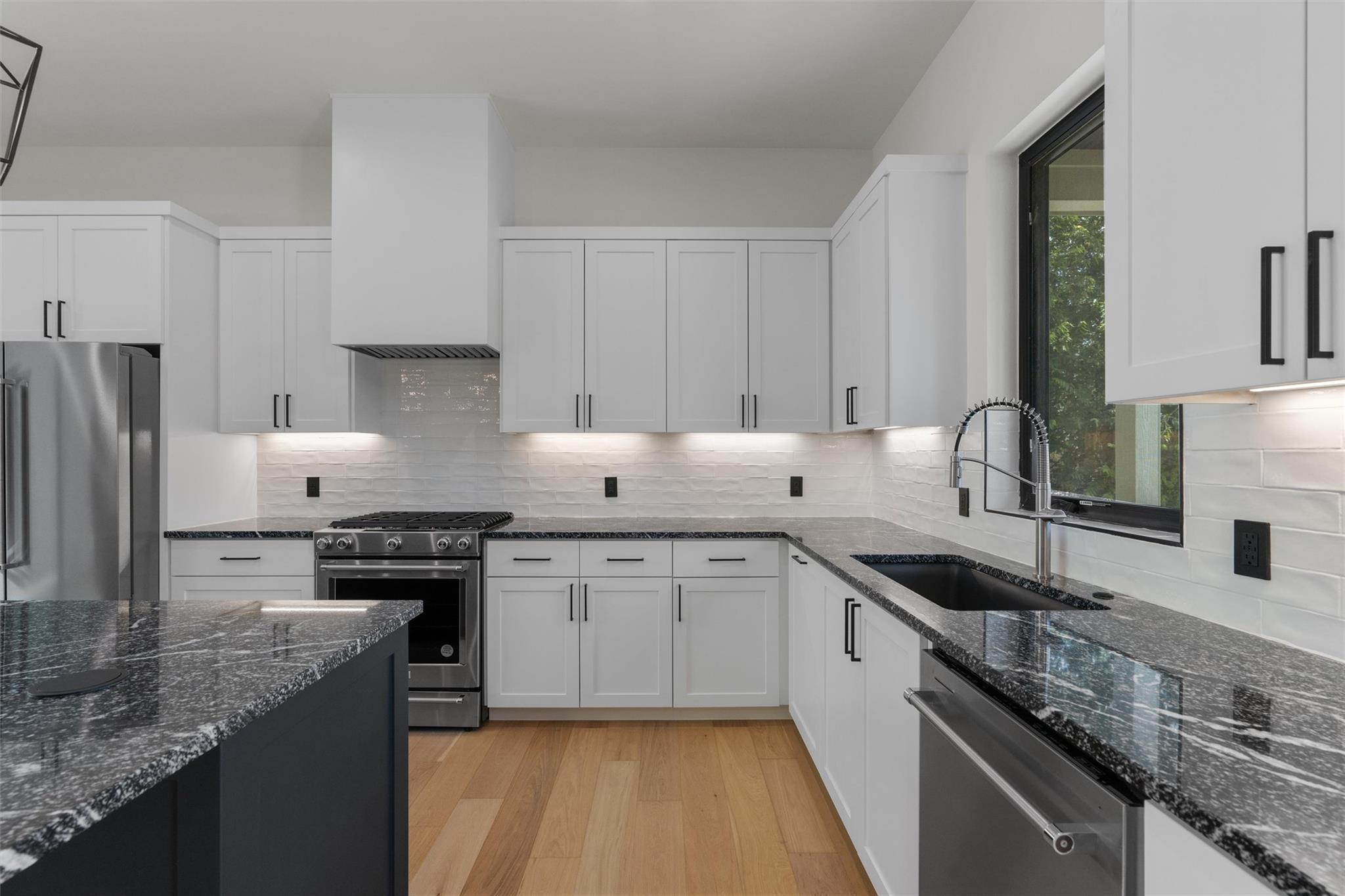 Image 9 of 36 For 818 Stark St A