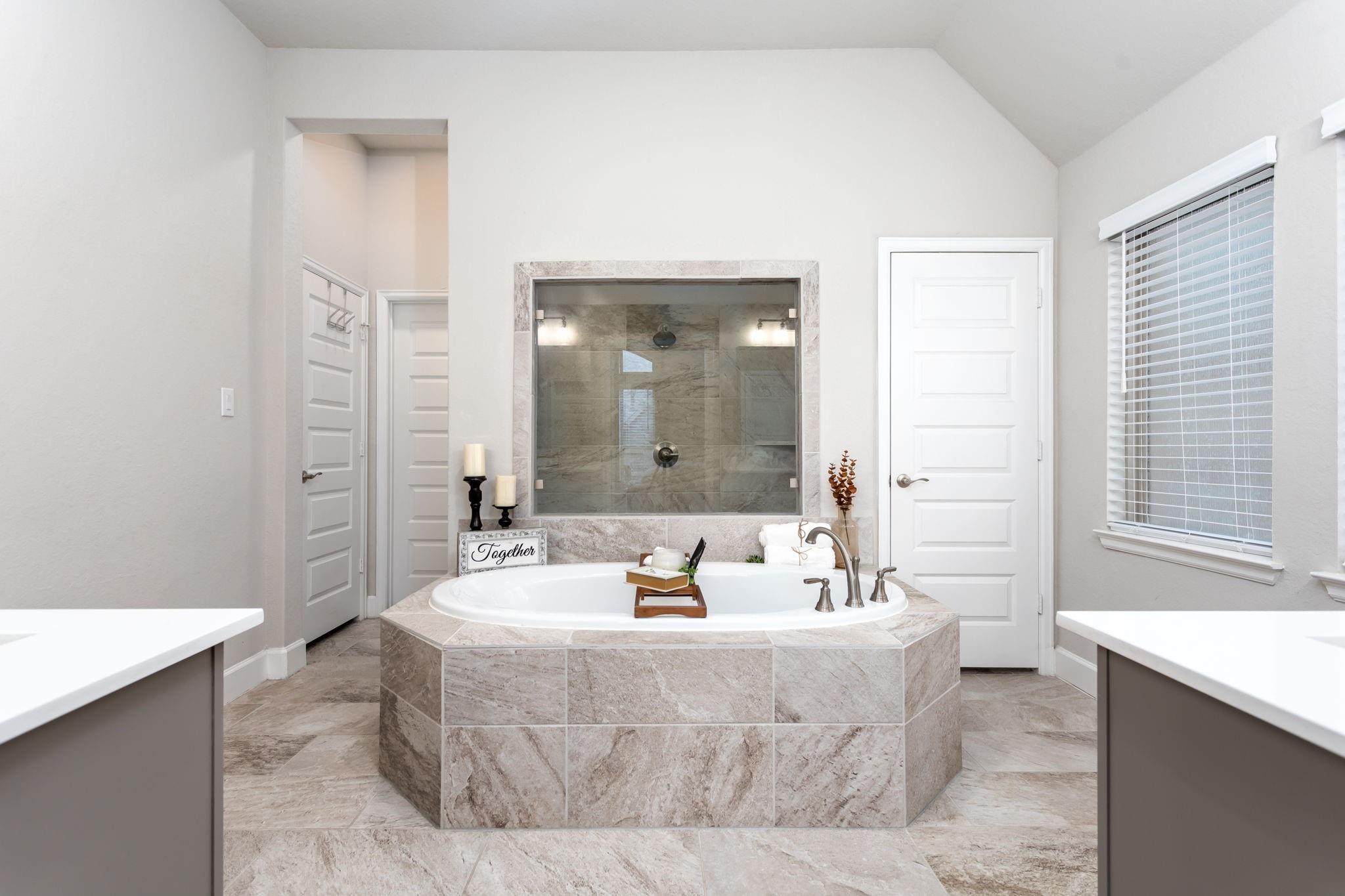 Image 13 of 26 For 2131 Thayer Cove