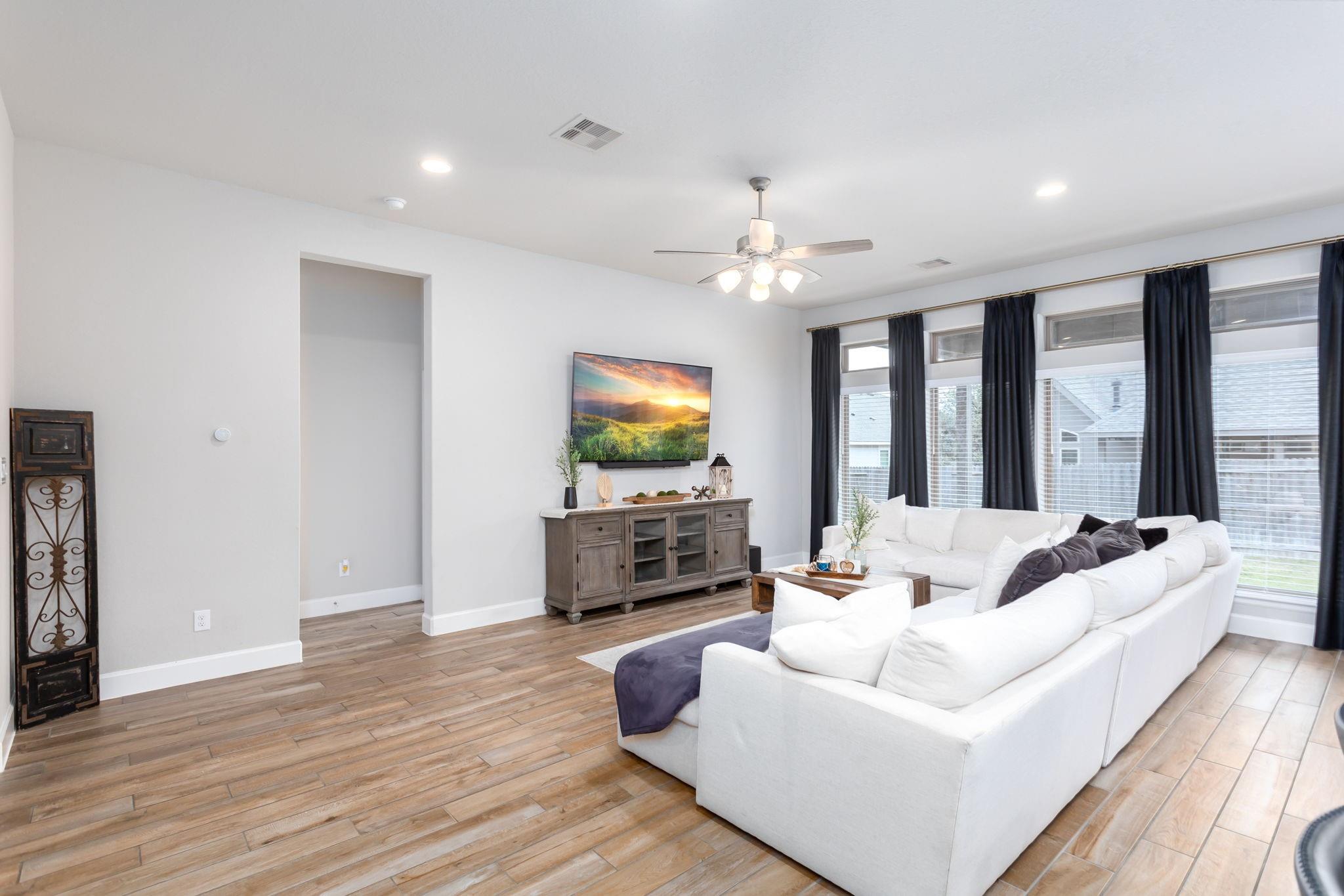 Image 5 of 26 For 2131 Thayer Cove