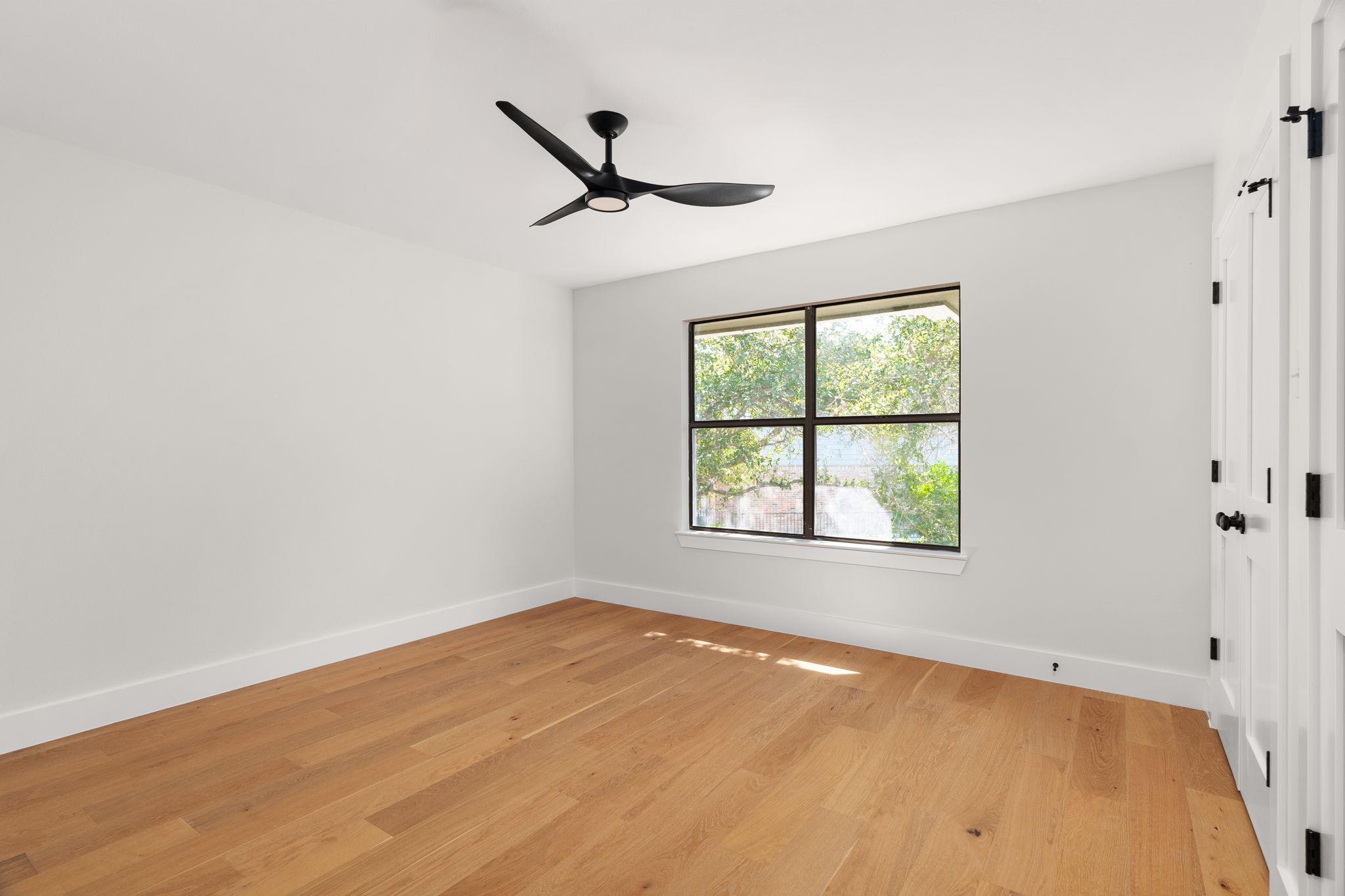 Image 24 of 38 For 10905 Chateau Hl