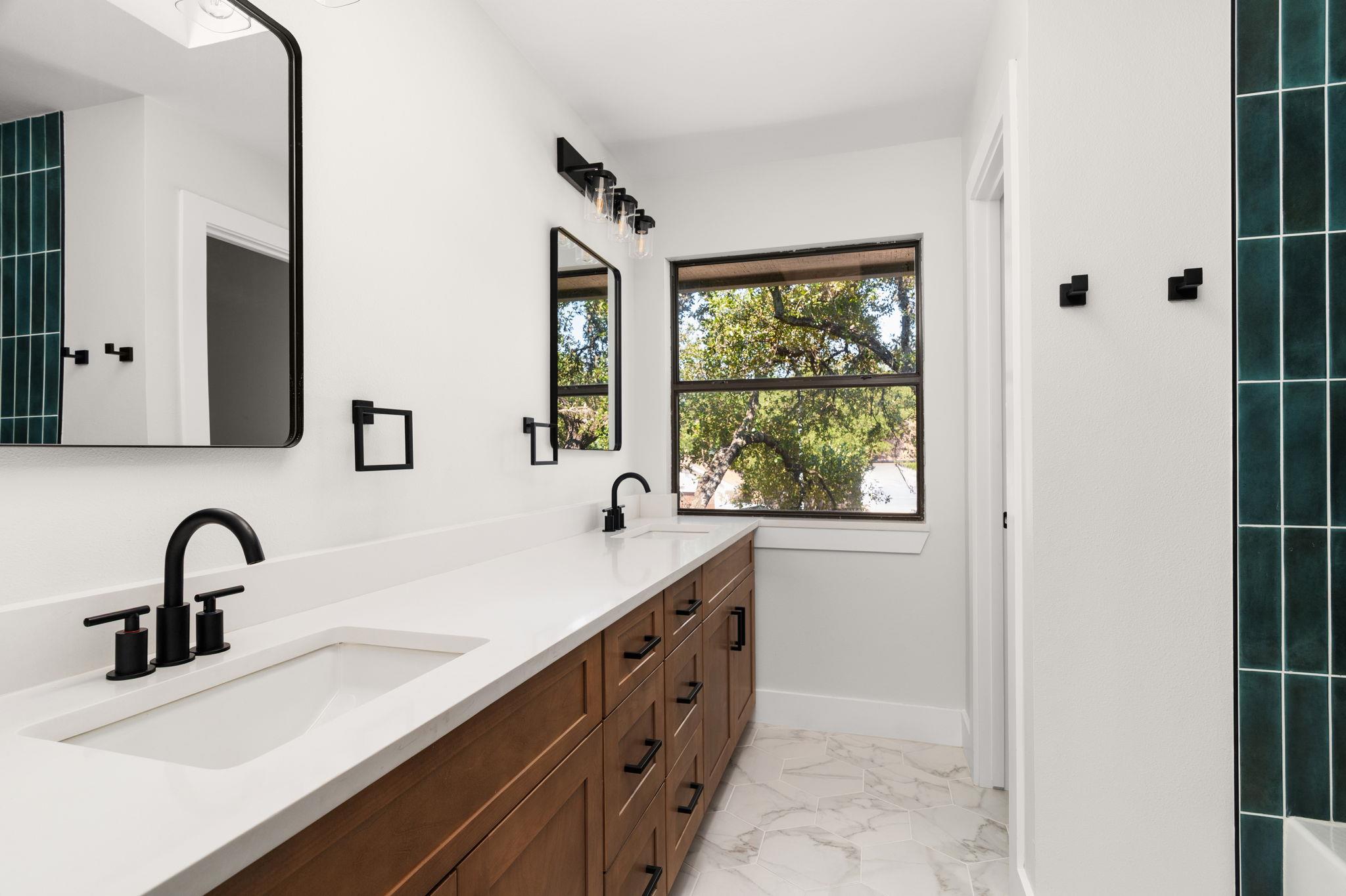 Image 25 of 38 For 10905 Chateau Hl