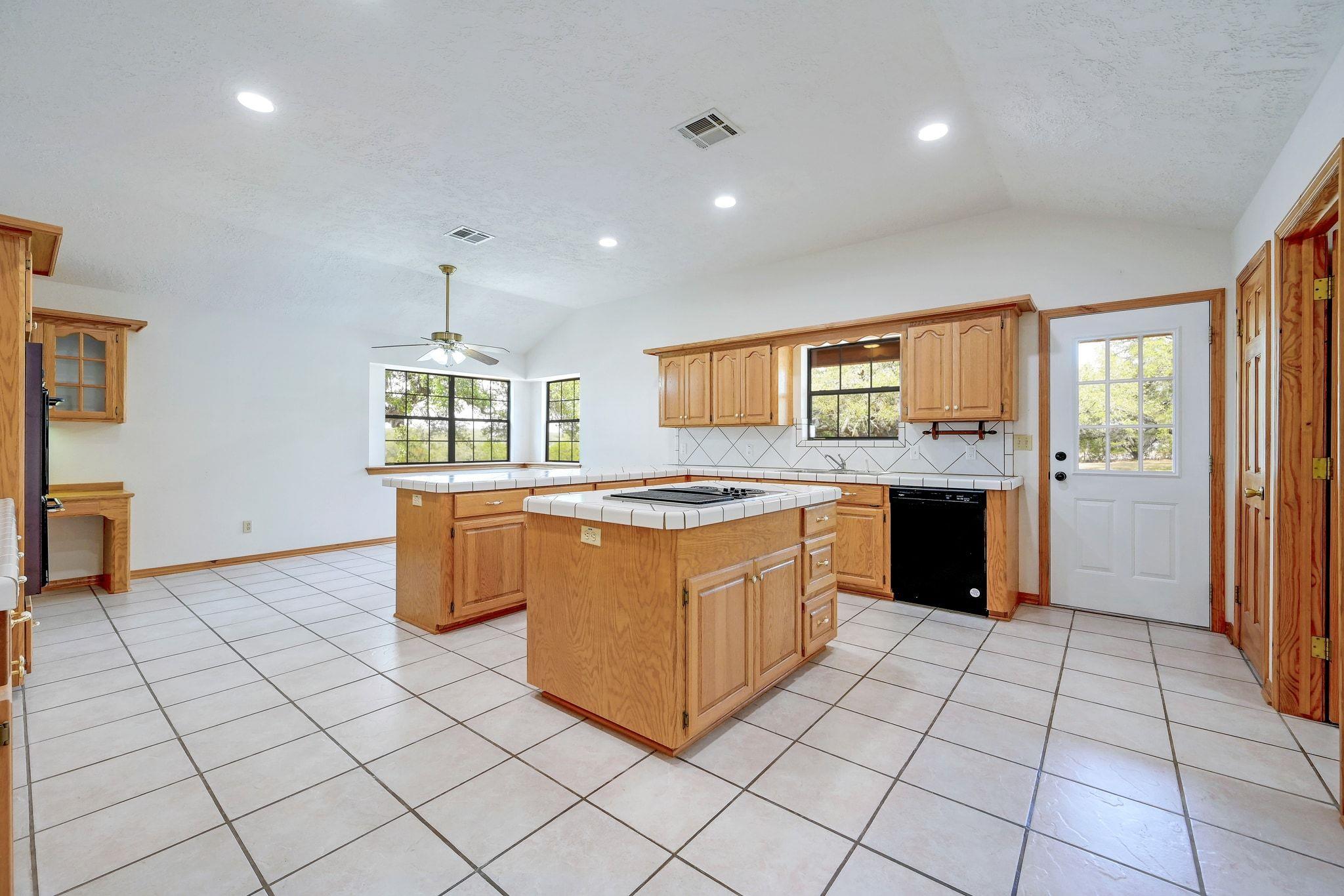 Image 7 of 20 For 6573 Ranch Road 165