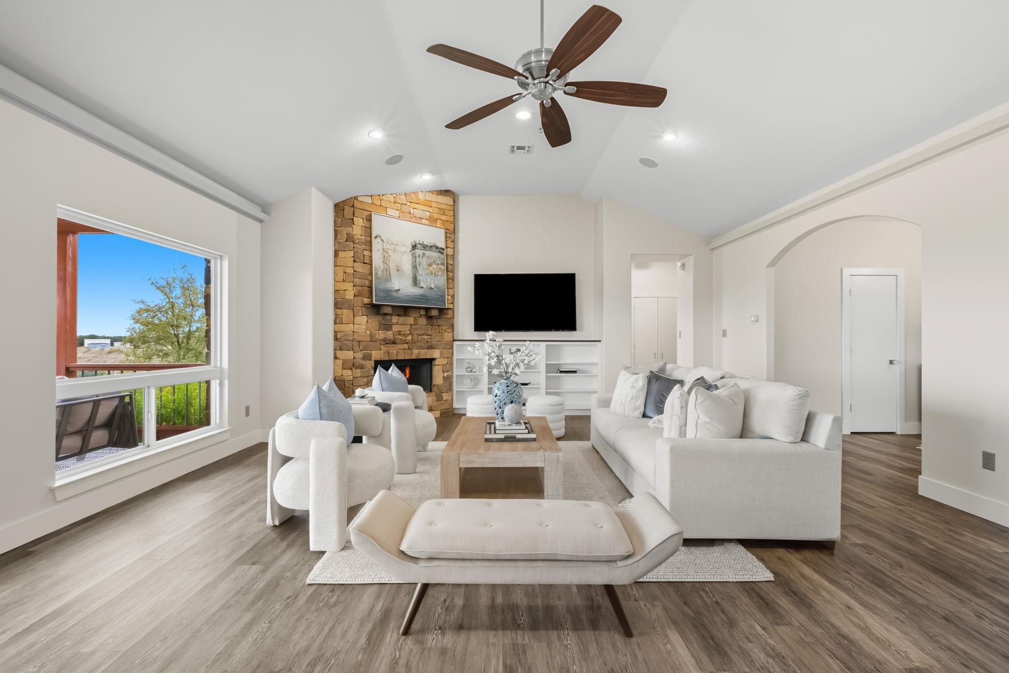 Image 18 of 40 For 128 Skylight Trl