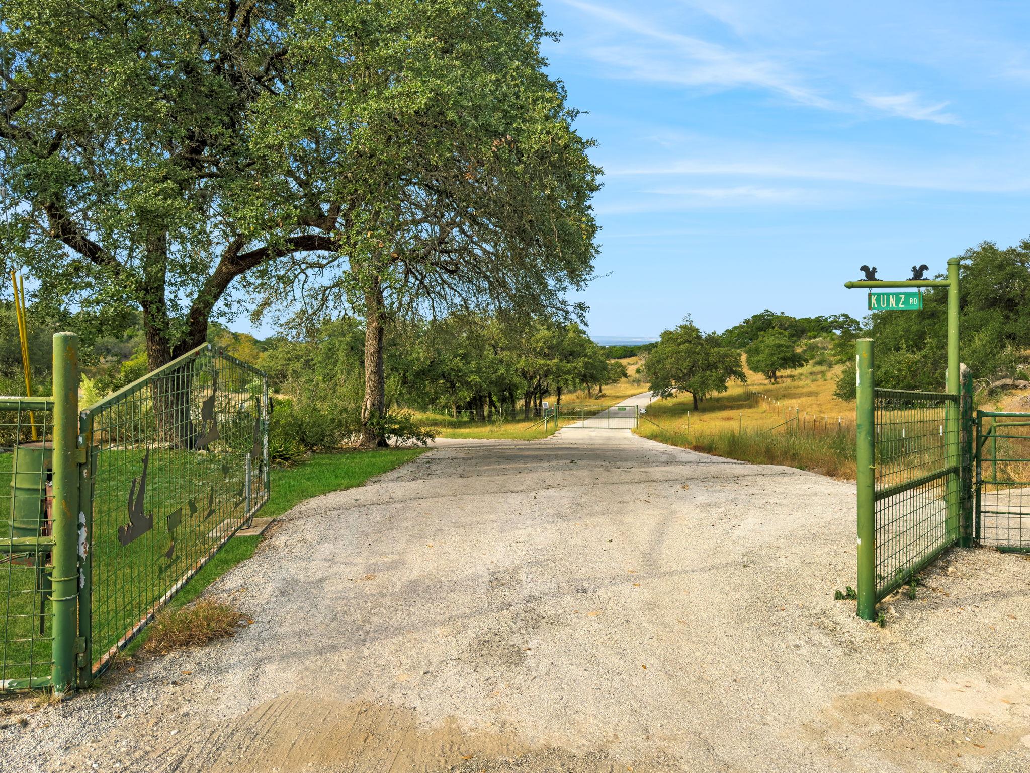 Image 2 of 40 For 128 Skylight Trl