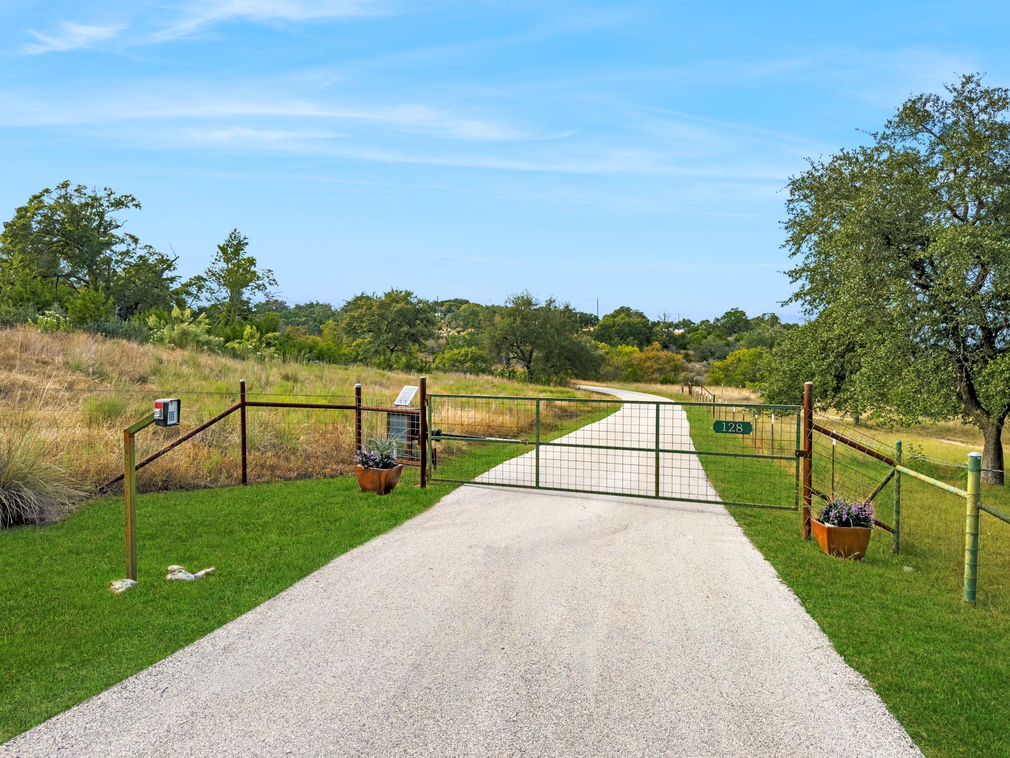 Image 3 of 40 For 128 Skylight Trl