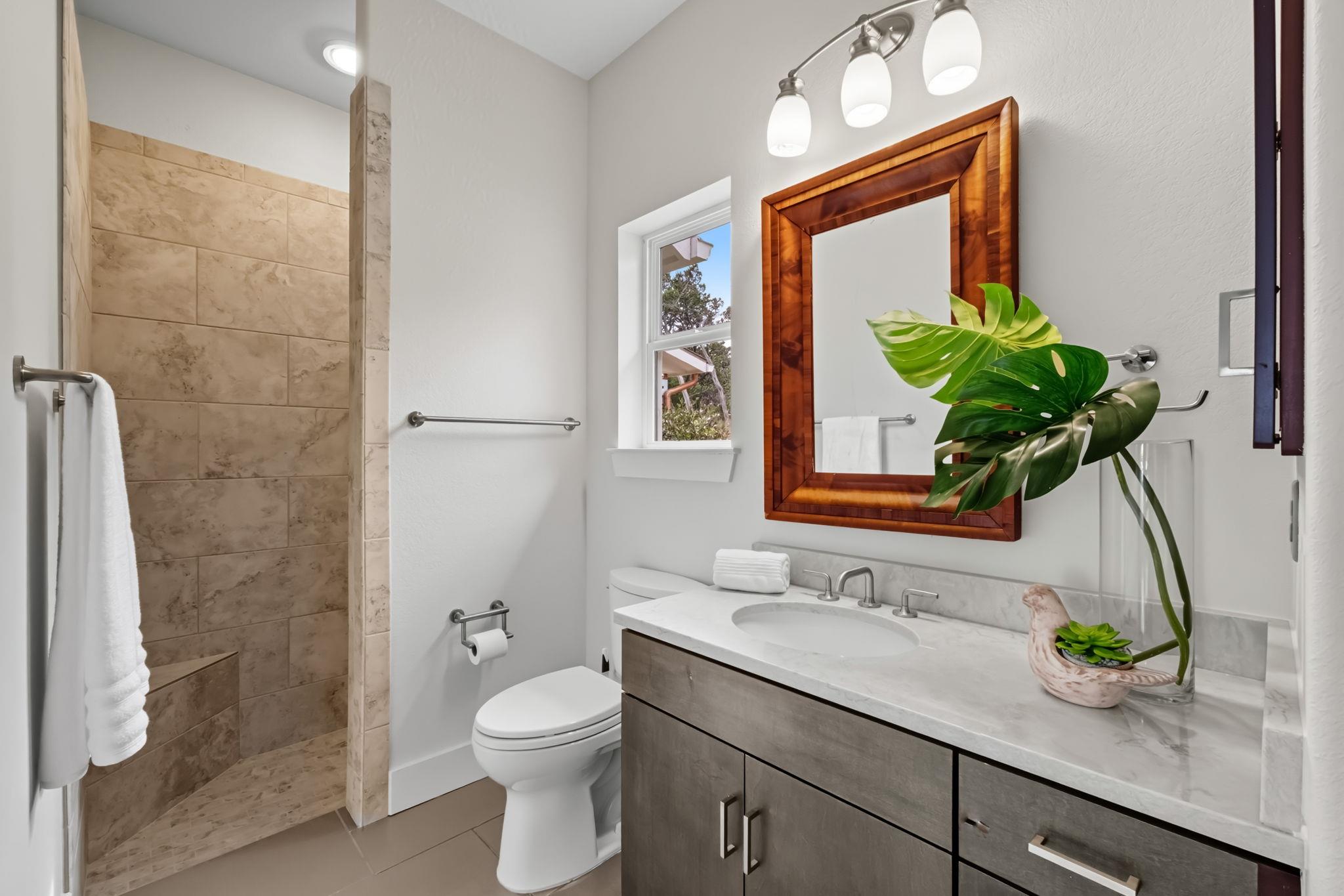 Image 35 of 40 For 128 Skylight Trl