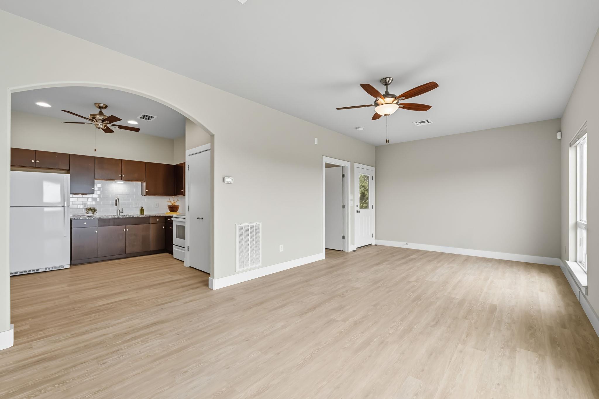 Image 37 of 40 For 128 Skylight Trl