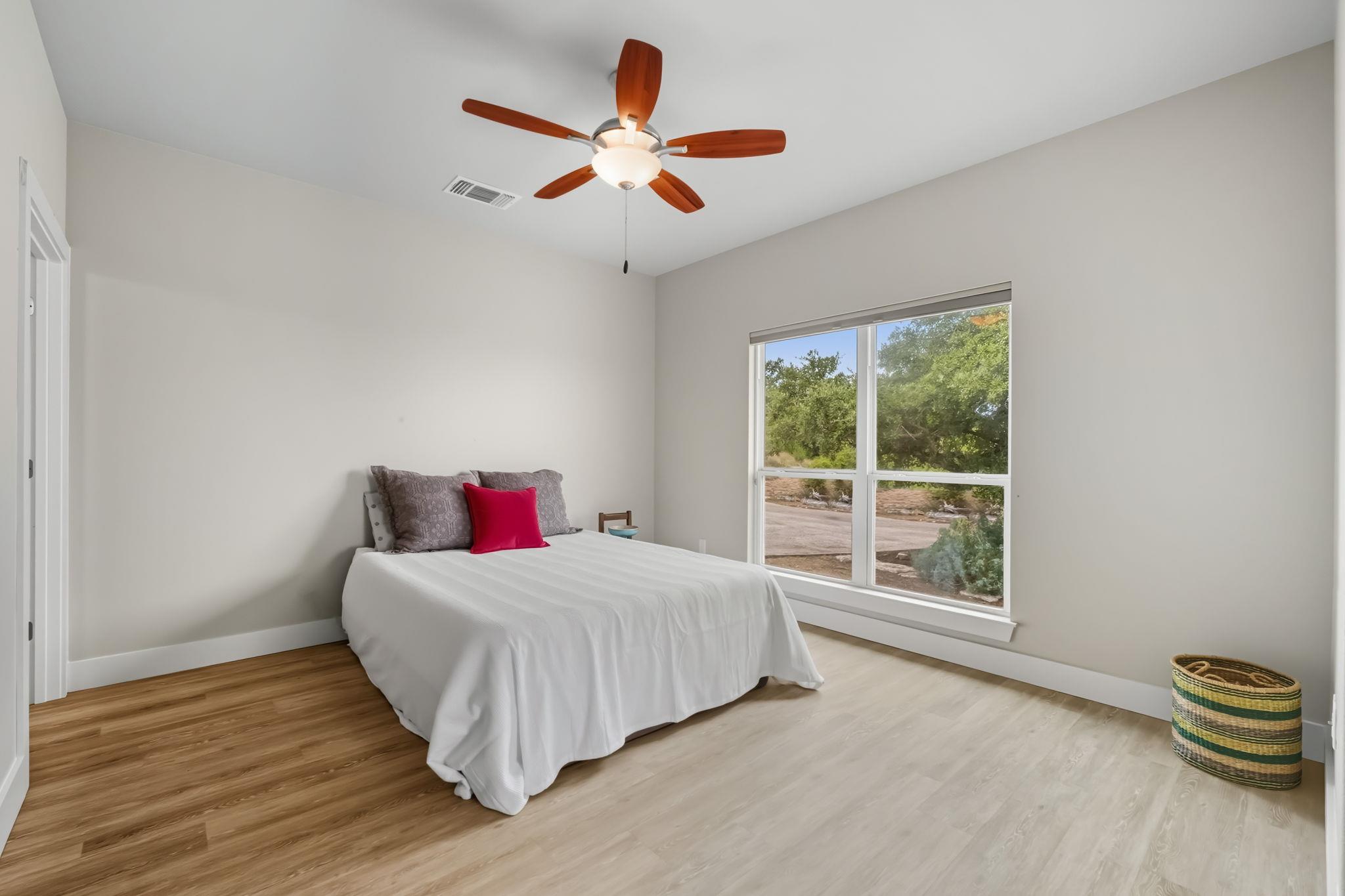 Image 39 of 40 For 128 Skylight Trl