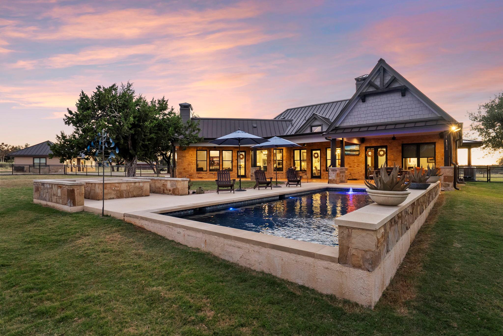 Details for 901 Crown Ln, Burnet, TX 78611