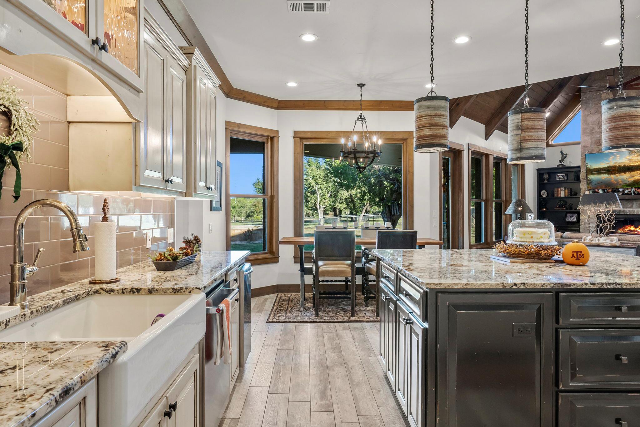 Image 10 of 40 For 901 Crown Ln