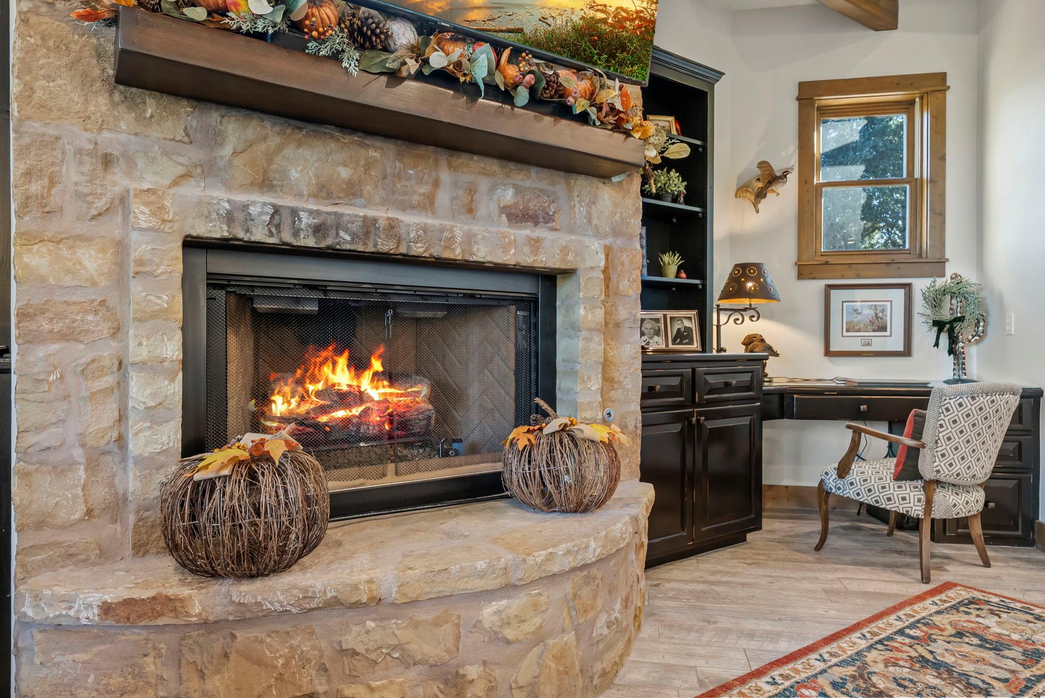 Image 16 of 40 For 901 Crown Ln