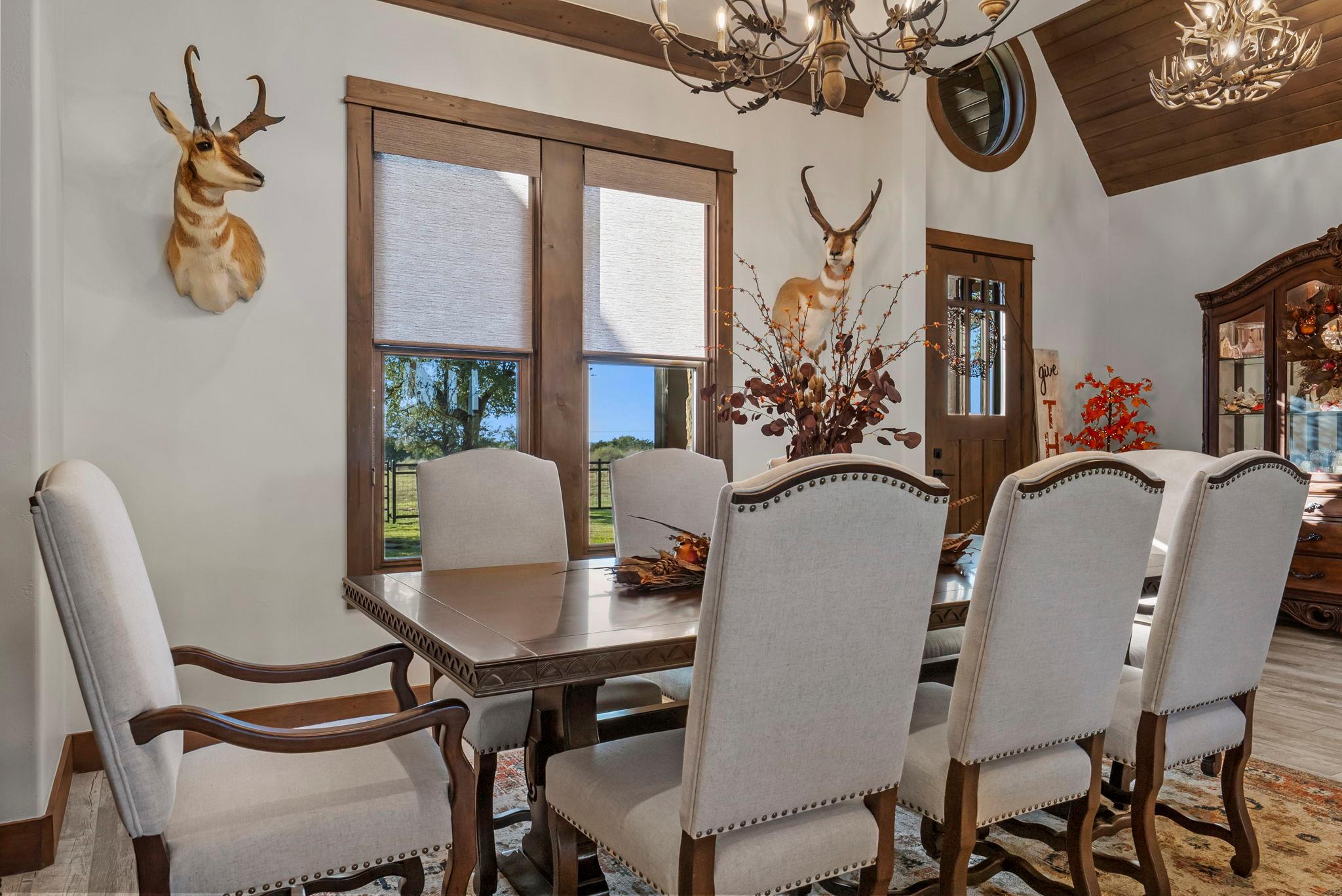 Image 17 of 40 For 901 Crown Ln