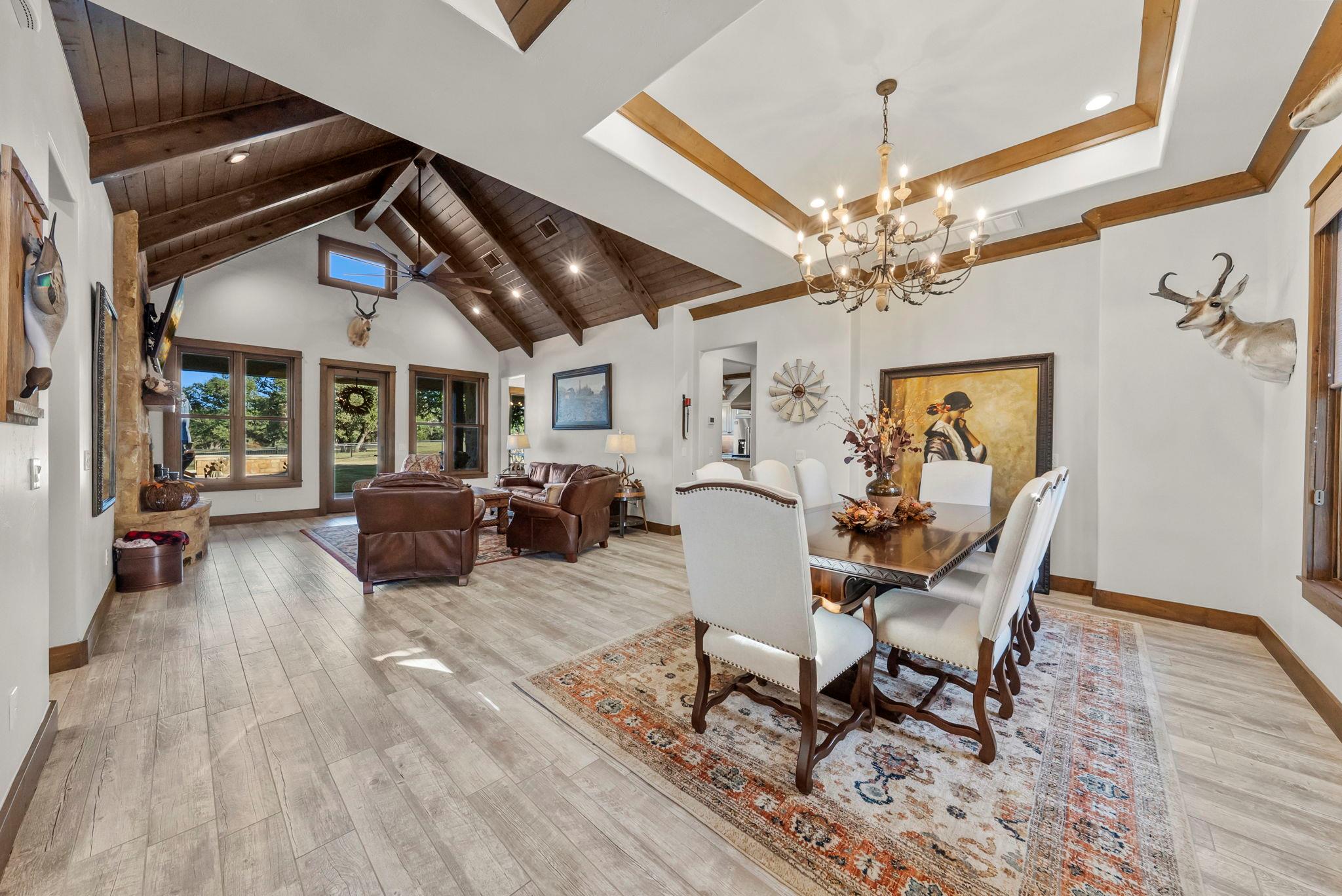 Image 18 of 40 For 901 Crown Ln