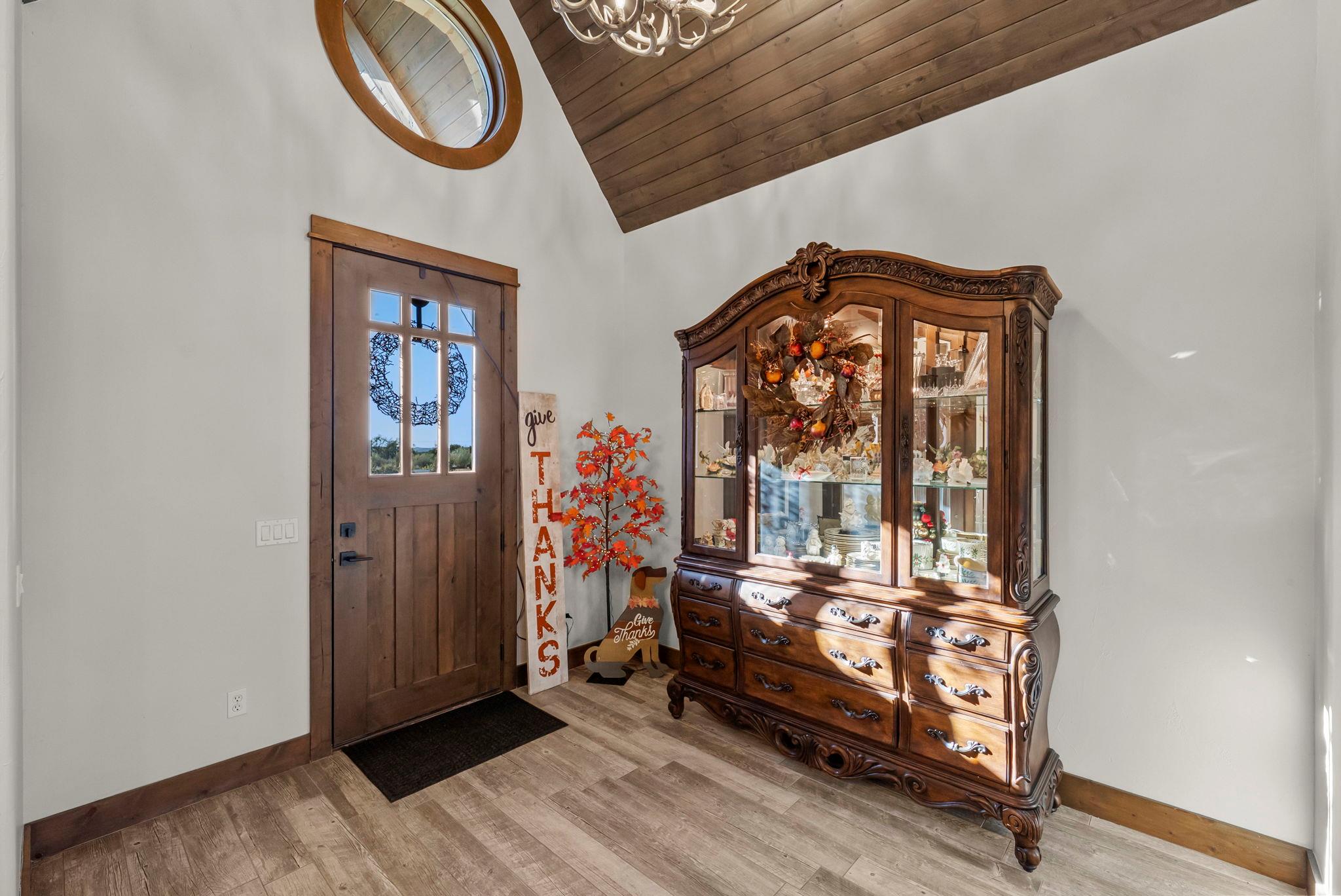 Image 19 of 40 For 901 Crown Ln