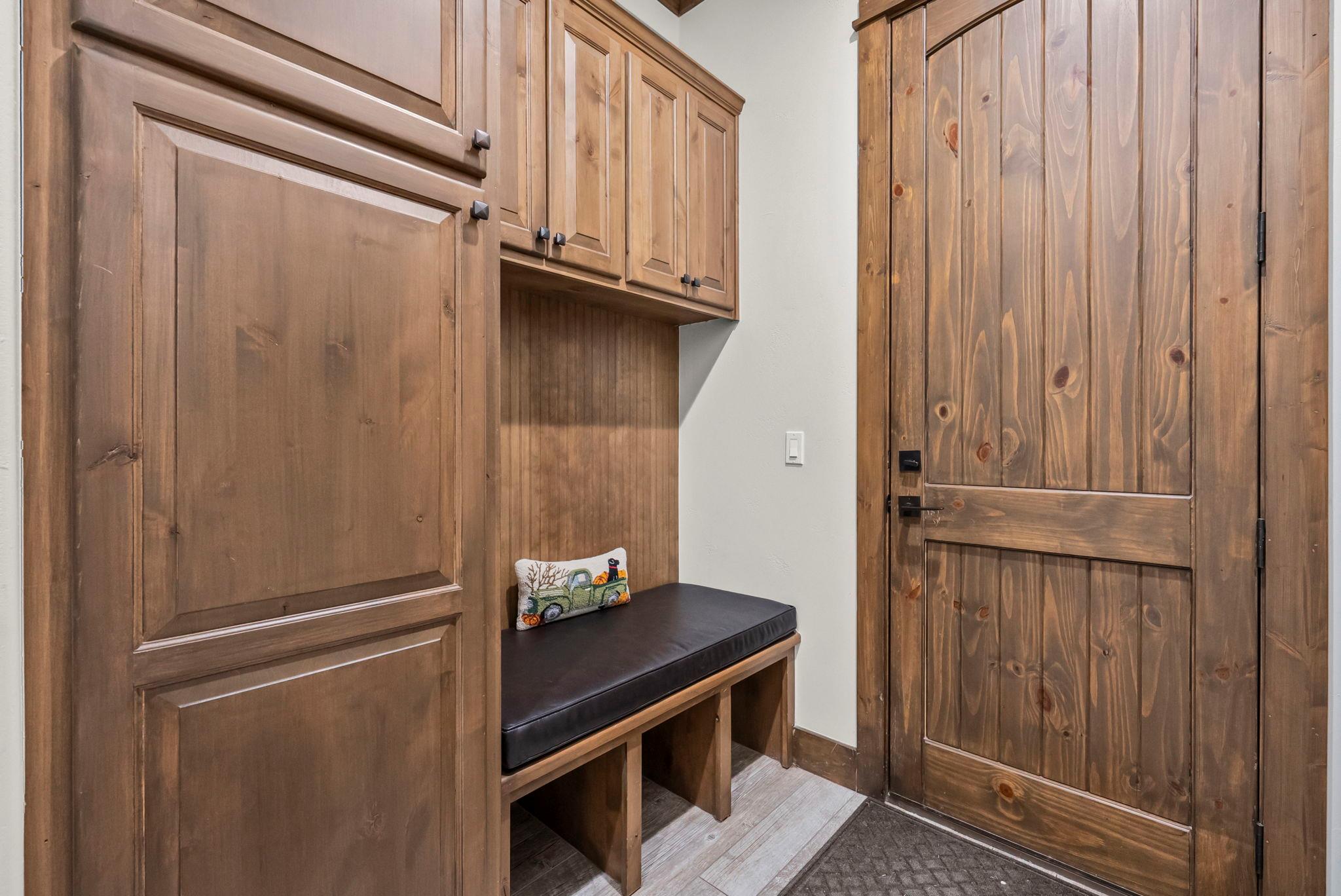 Image 23 of 40 For 901 Crown Ln