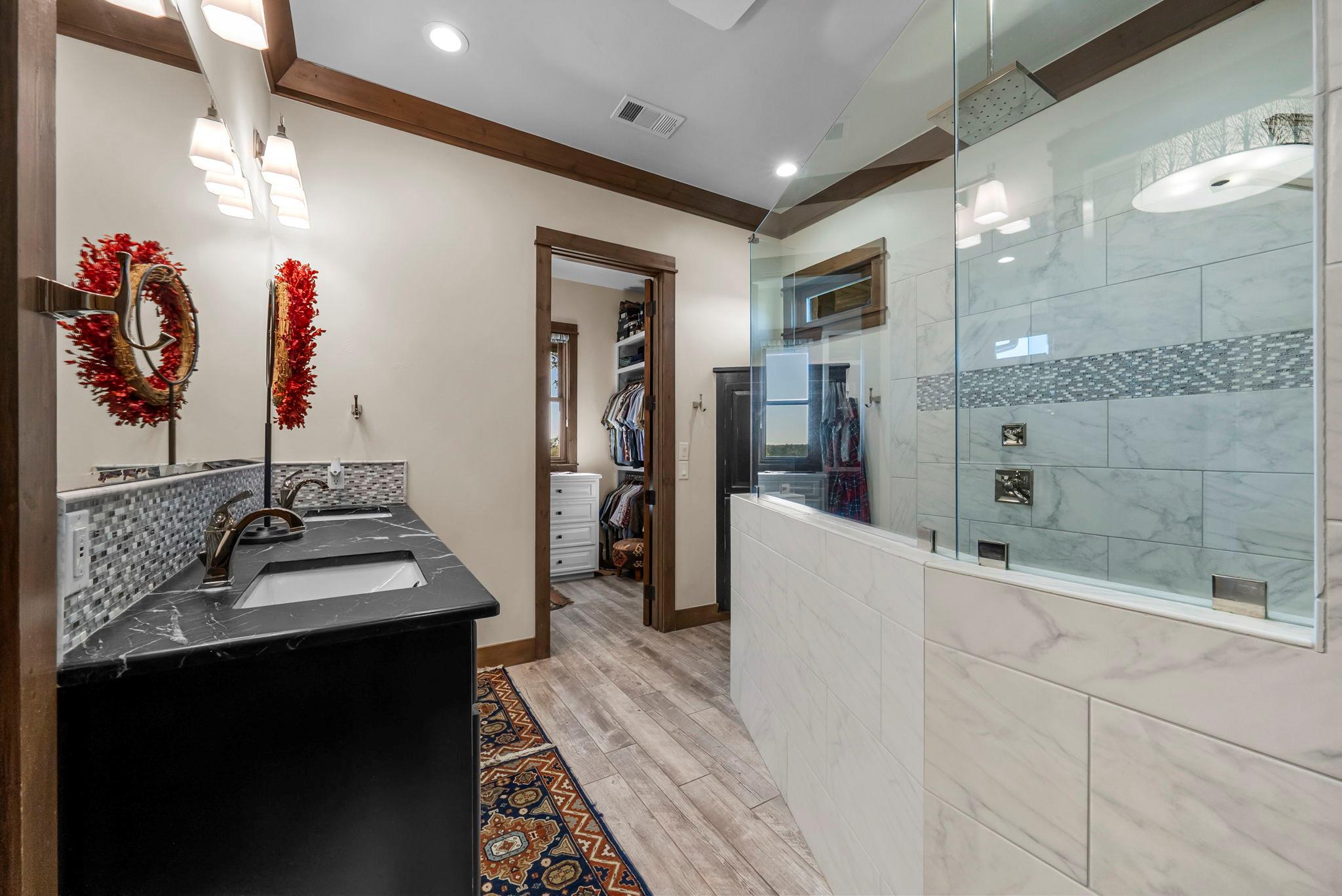 Image 27 of 40 For 901 Crown Ln