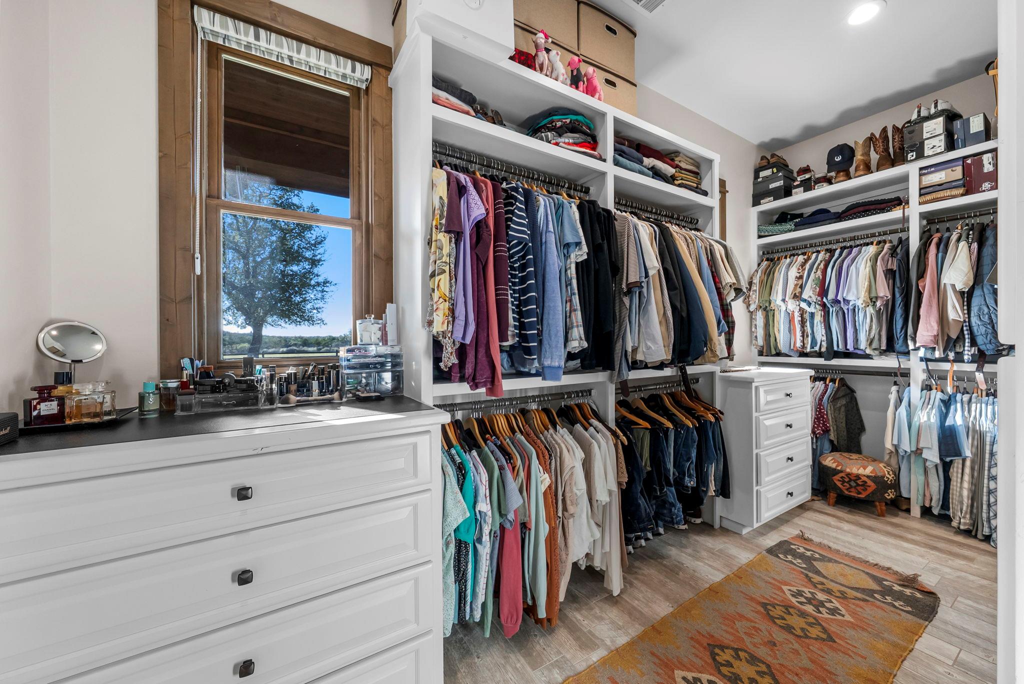 Image 28 of 40 For 901 Crown Ln