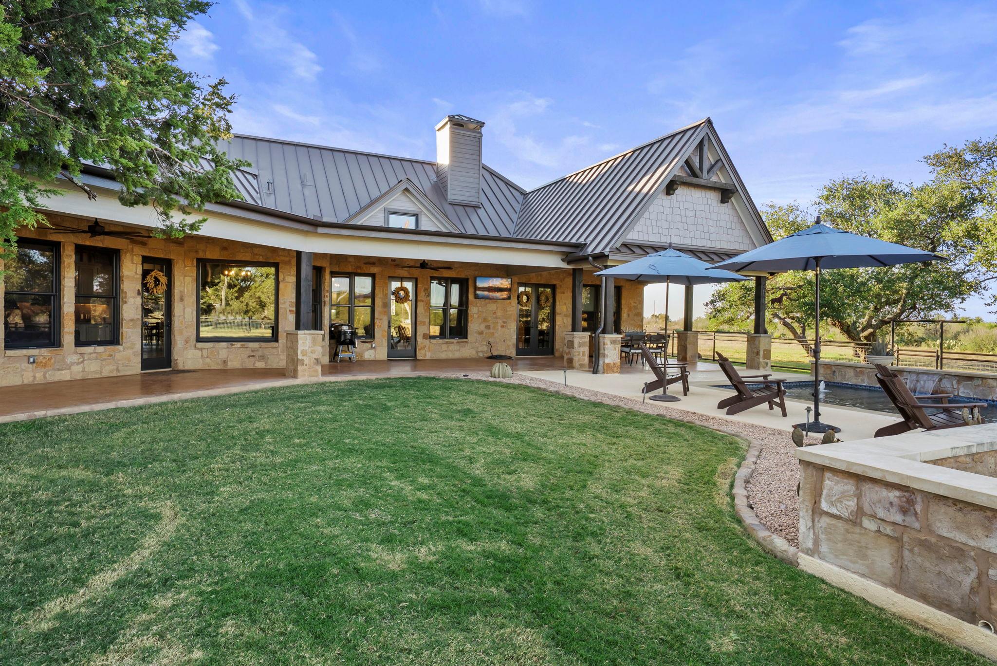 Image 32 of 40 For 901 Crown Ln