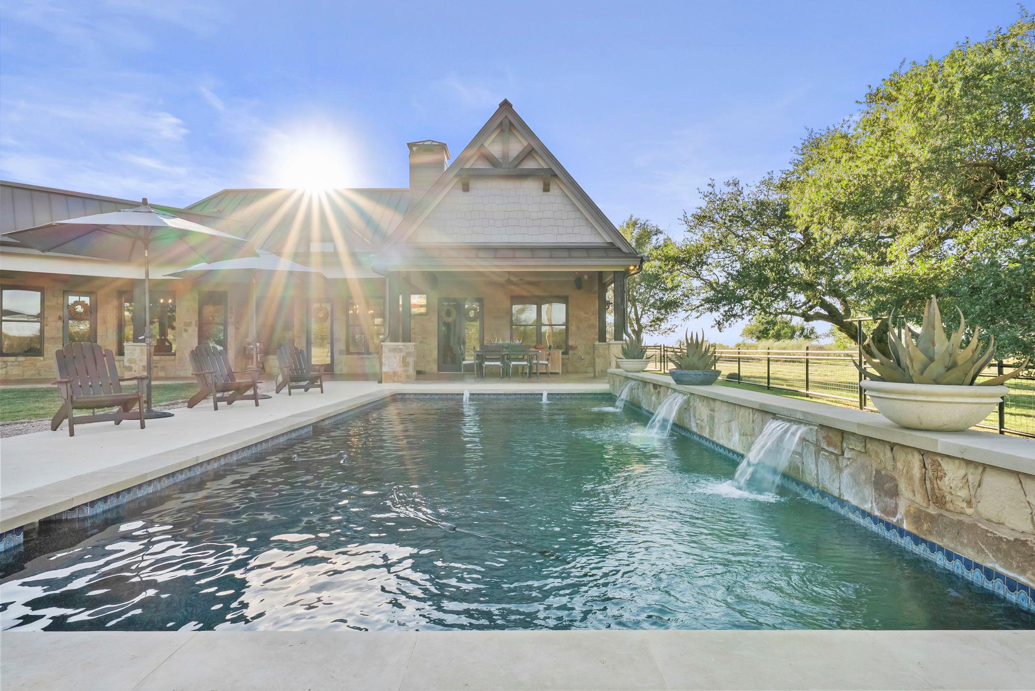 Image 33 of 40 For 901 Crown Ln