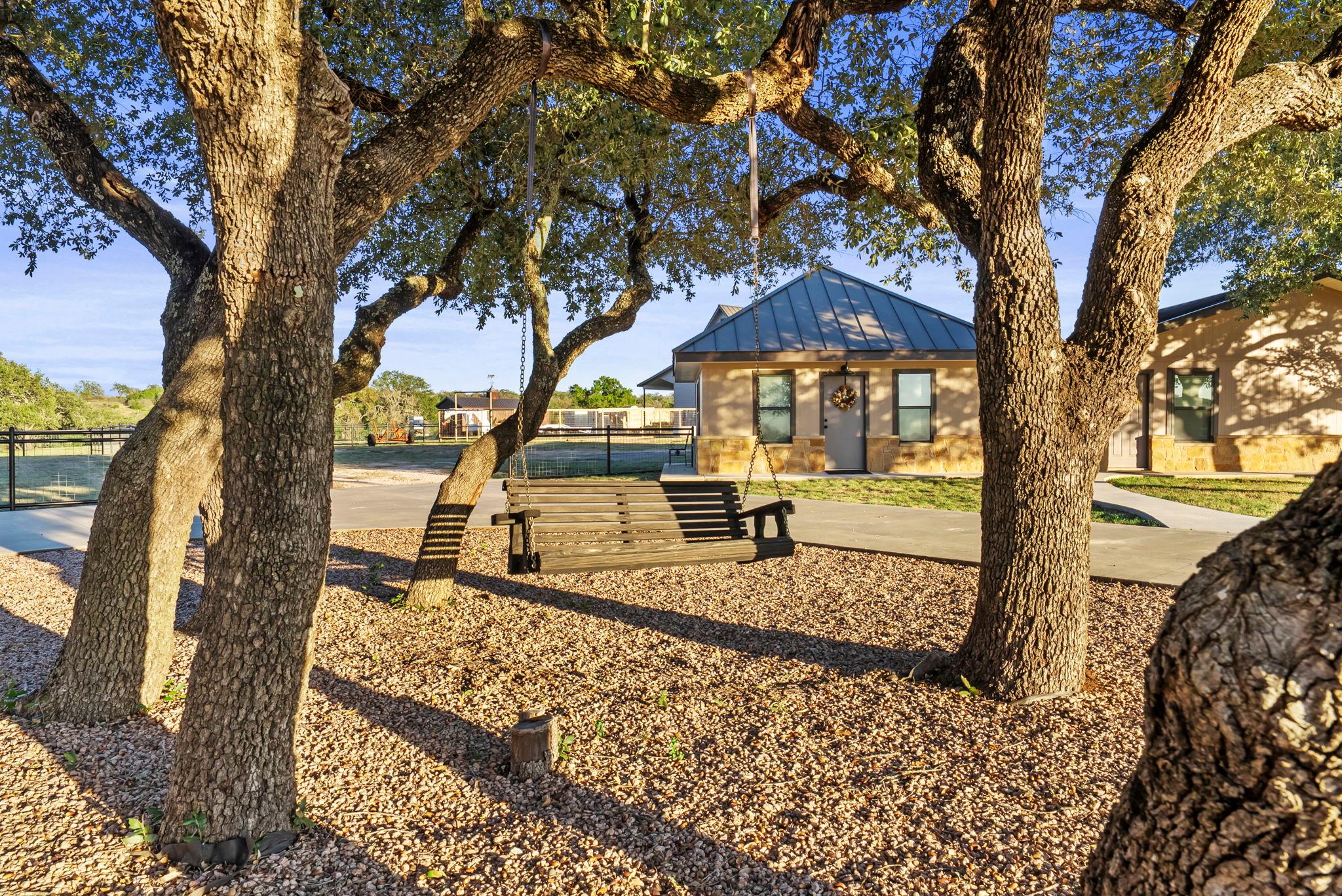 Image 37 of 40 For 901 Crown Ln