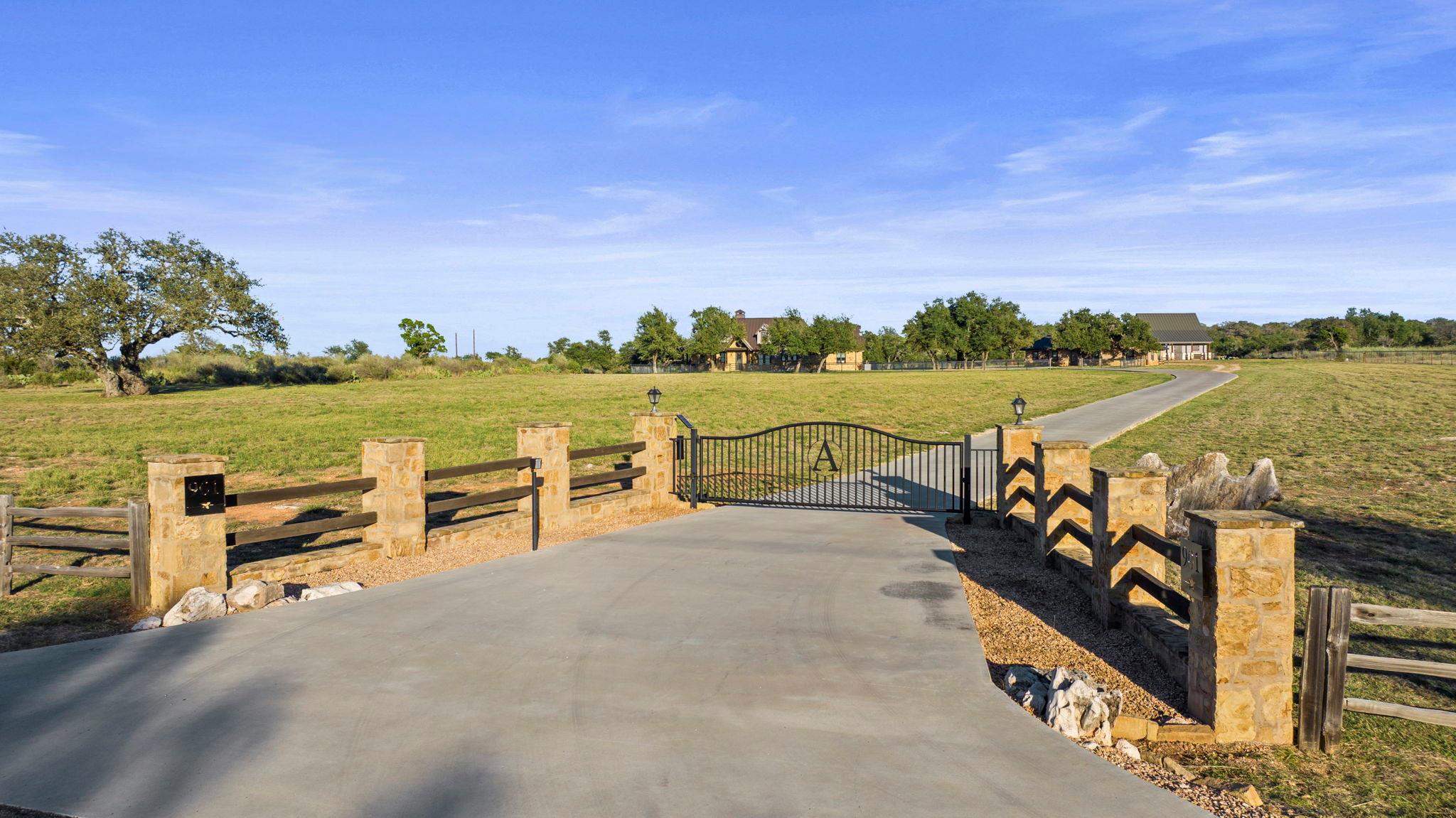 Image 38 of 40 For 901 Crown Ln