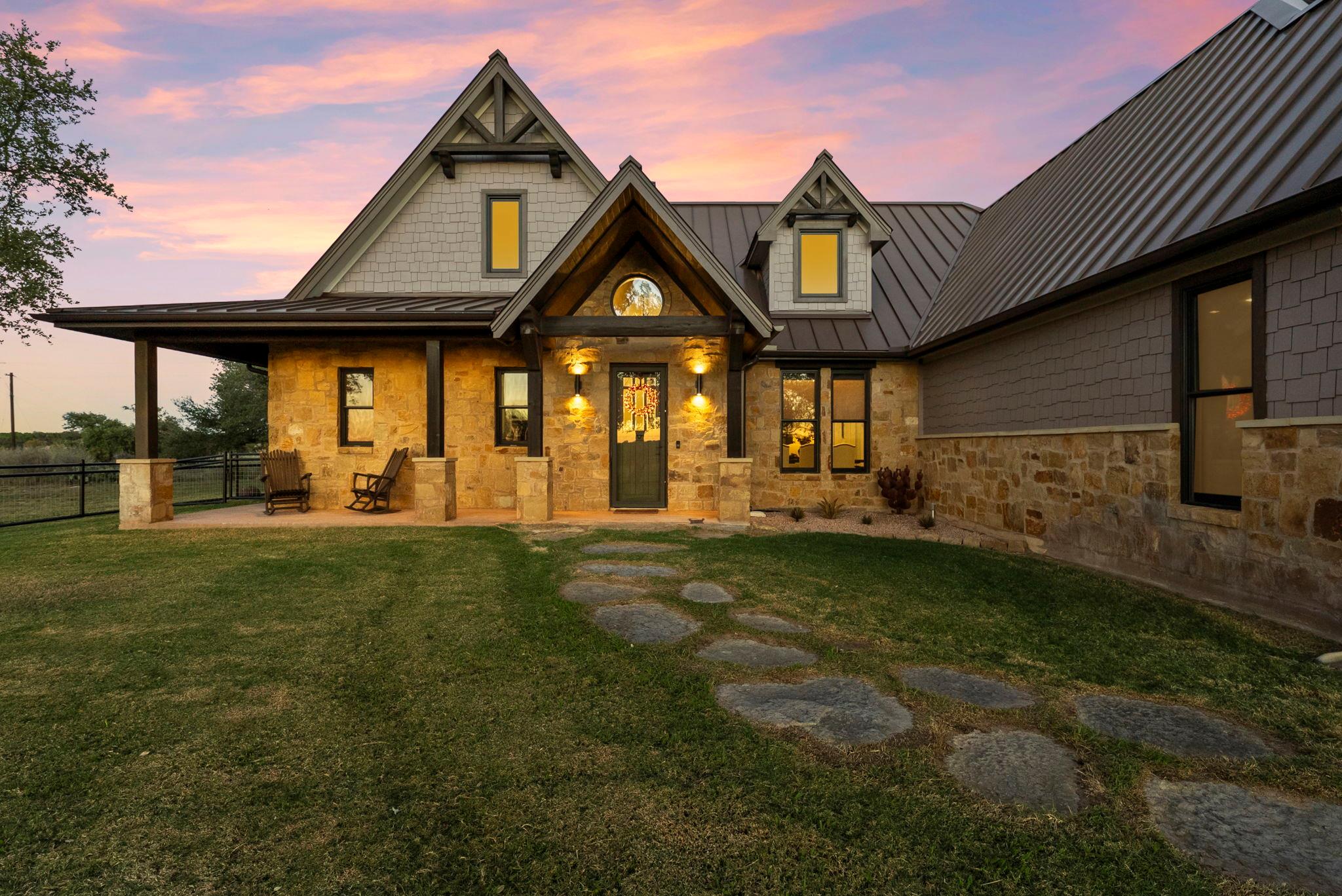 Image 5 of 40 For 901 Crown Ln