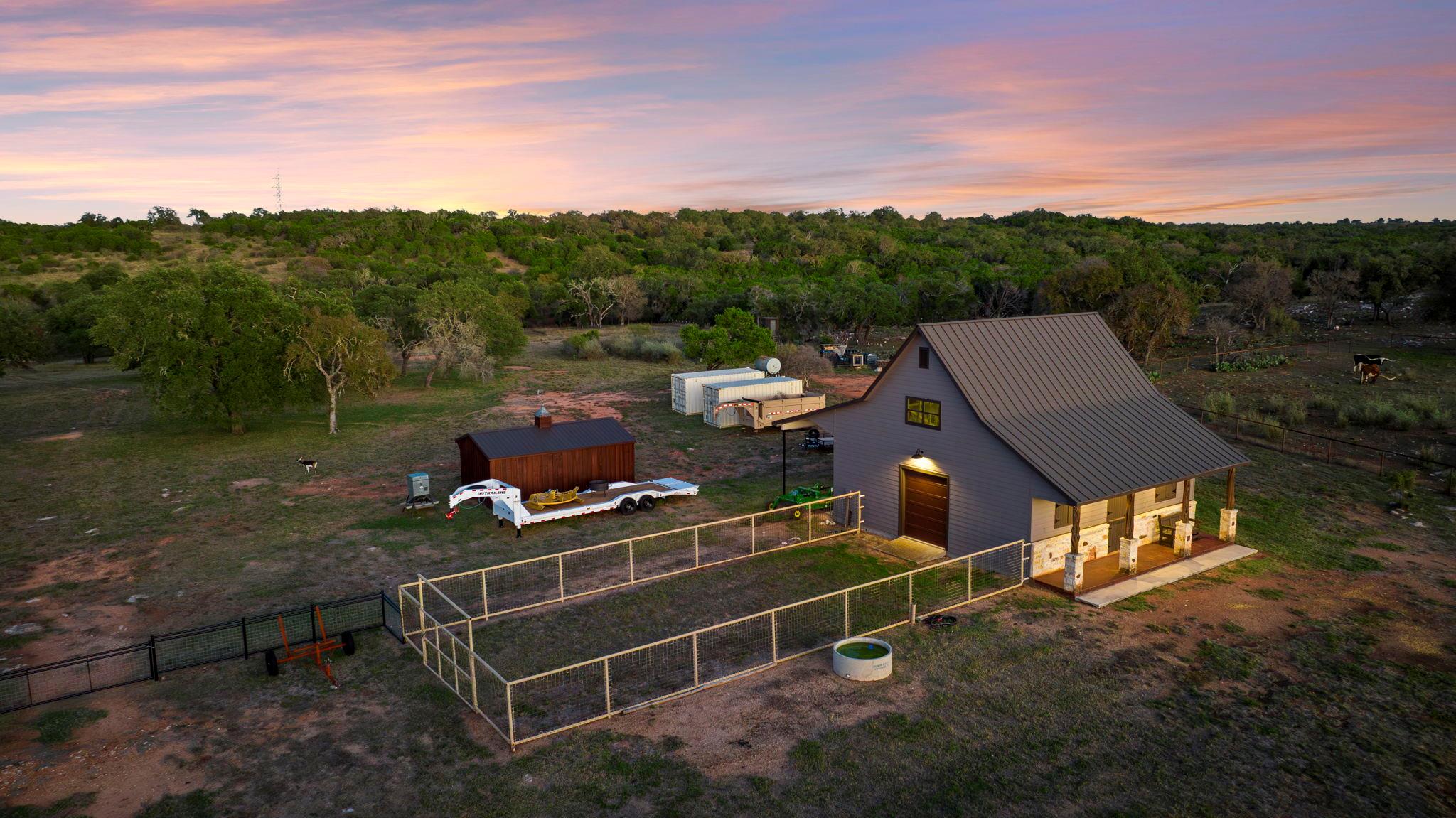 Image 6 of 40 For 901 Crown Ln