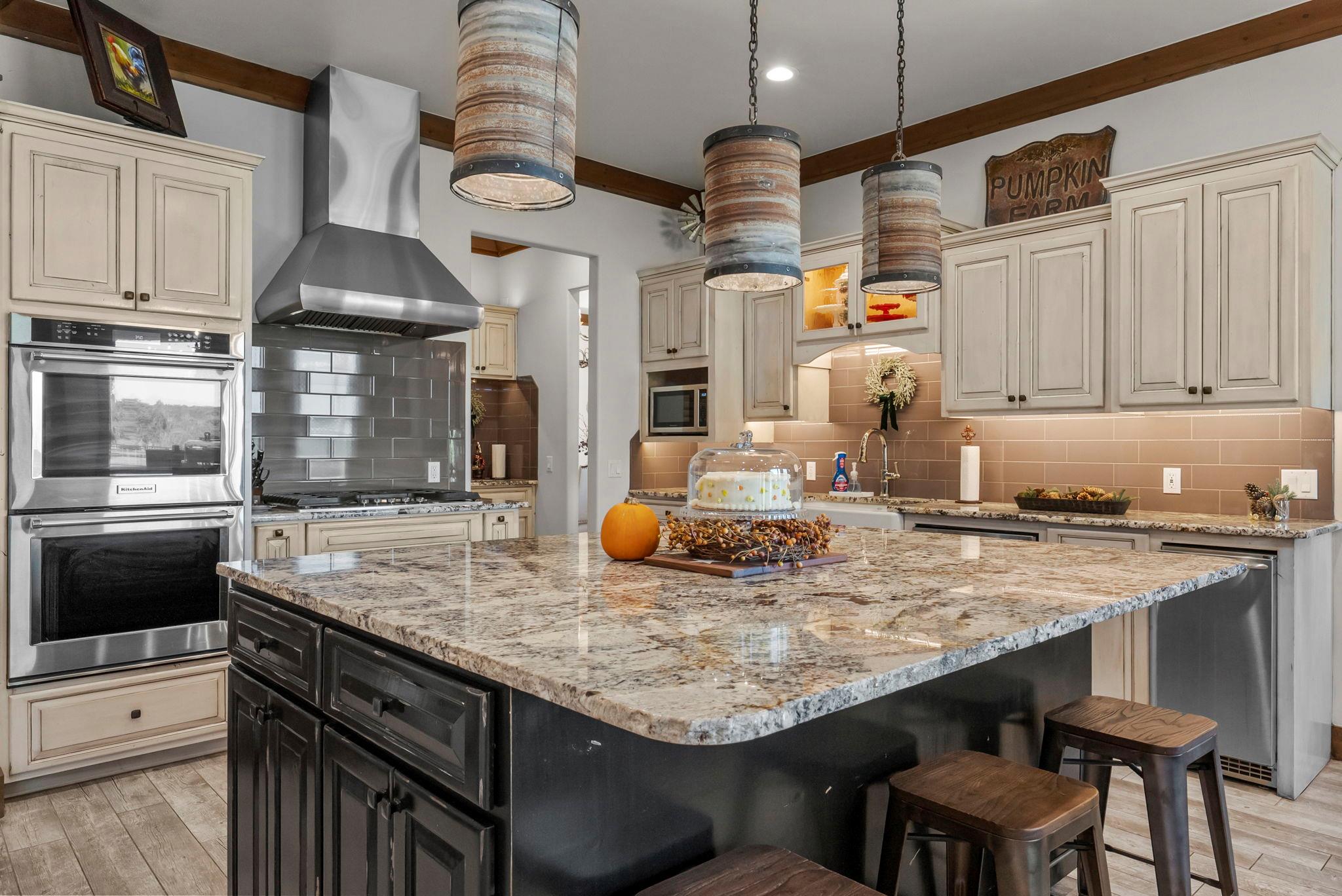 Image 7 of 40 For 901 Crown Ln