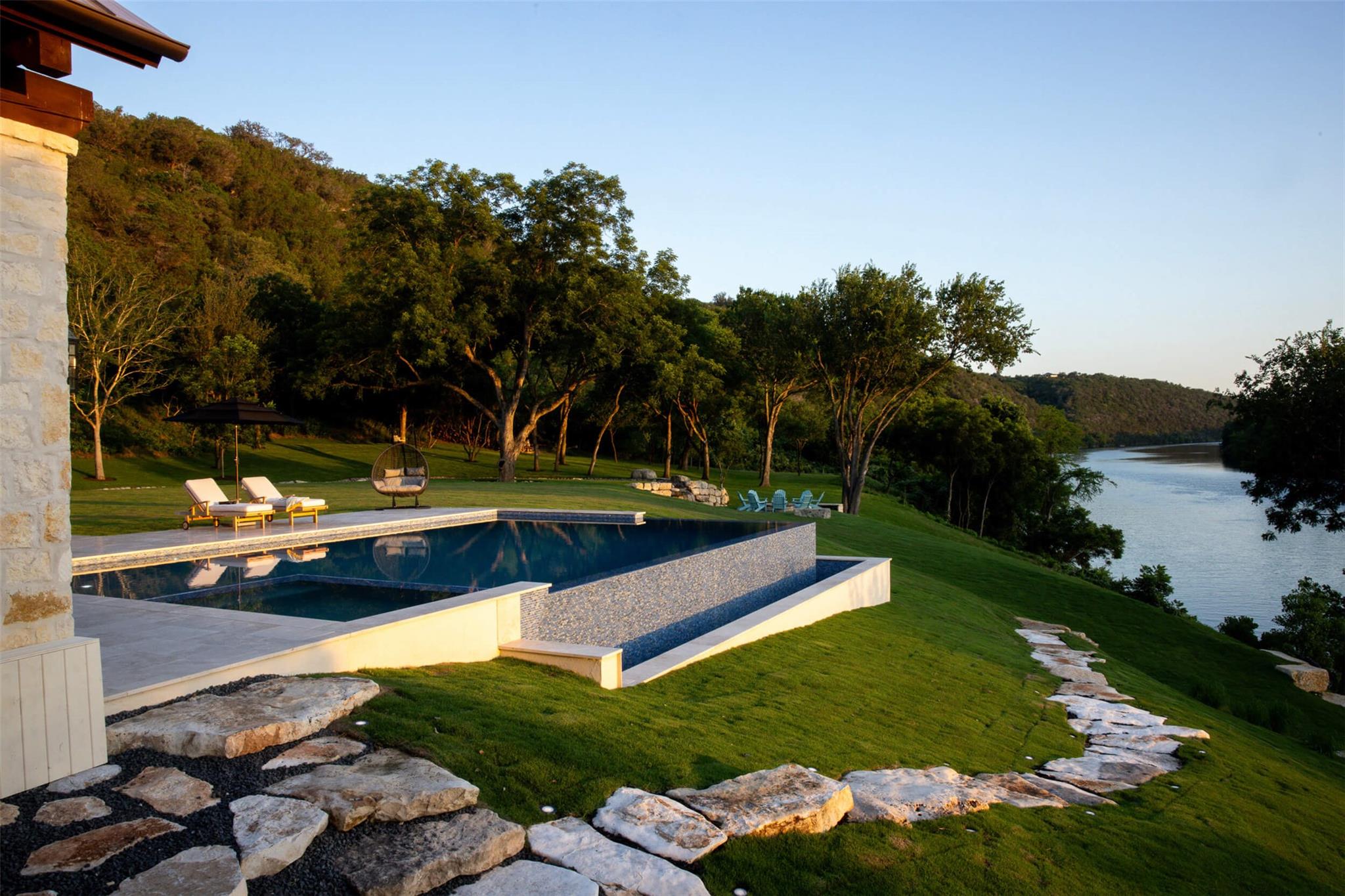 Image 13 of 40 For 15016 Flat Top Ranch Rd