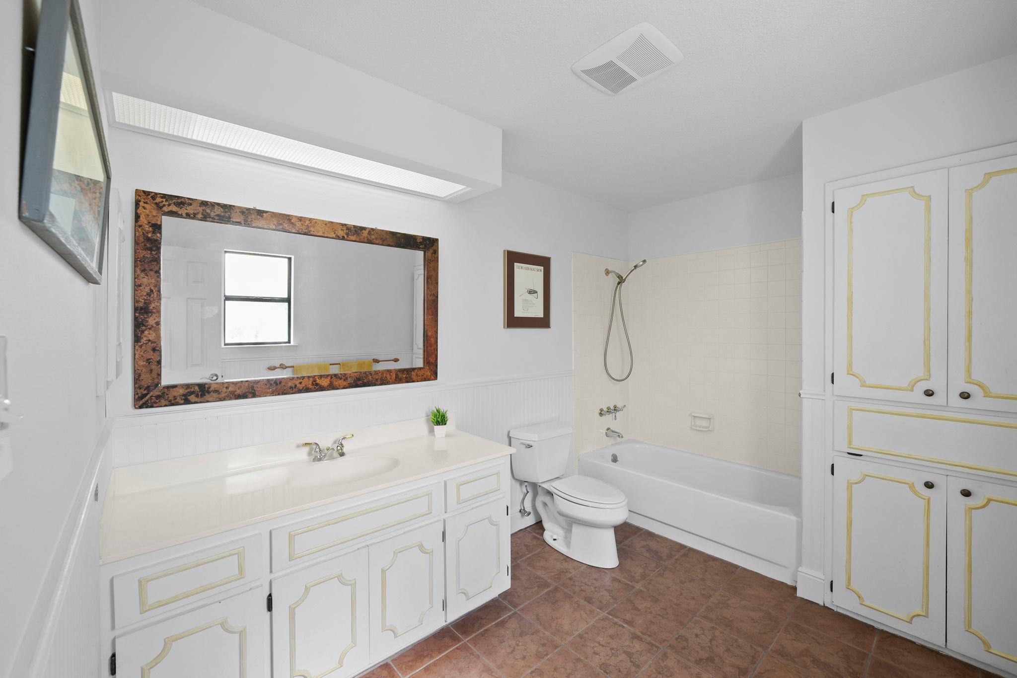 Image 13 of 38 For 1025 Blue Water Dr