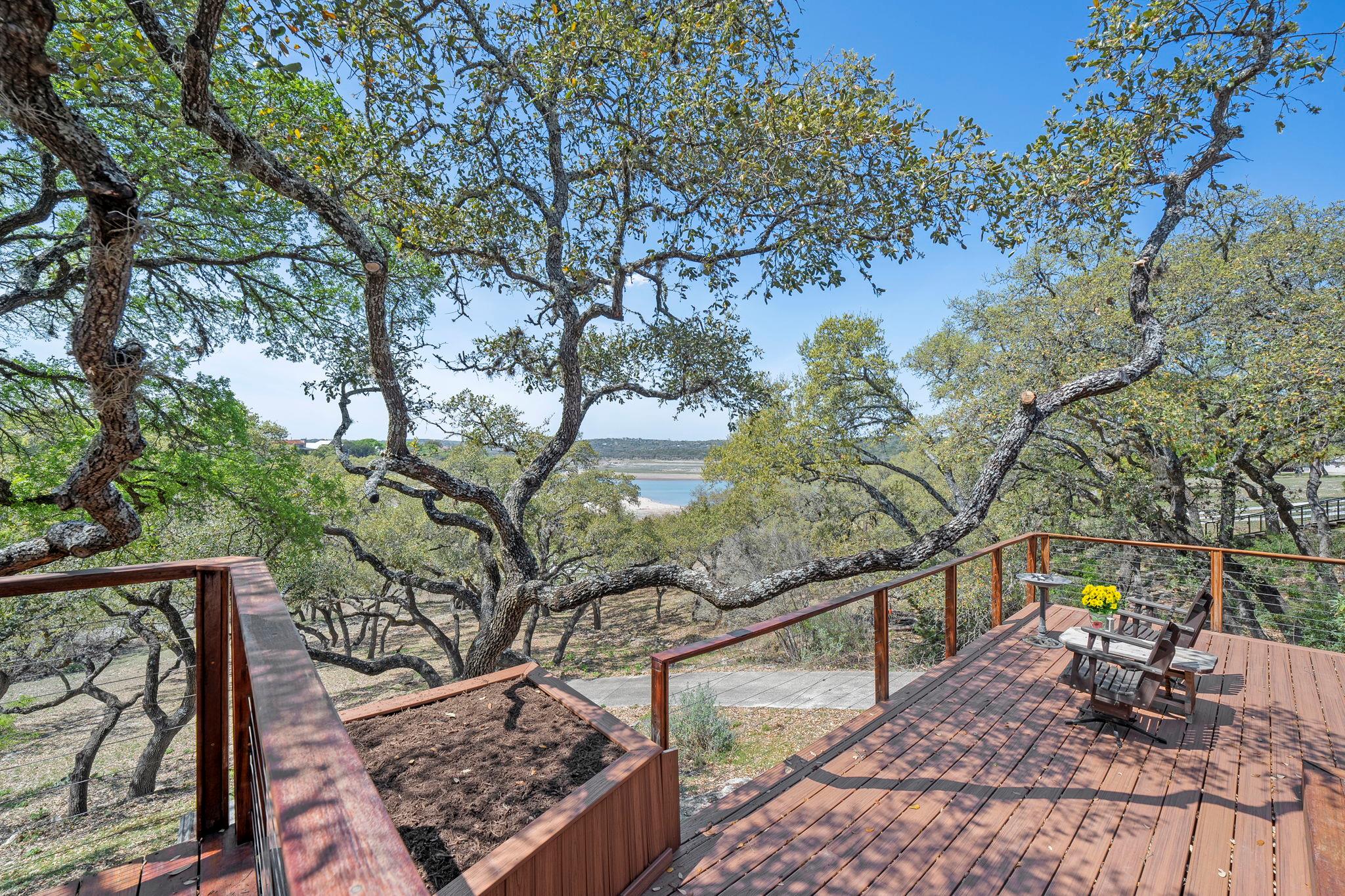 Image 3 of 38 For 1025 Blue Water Dr
