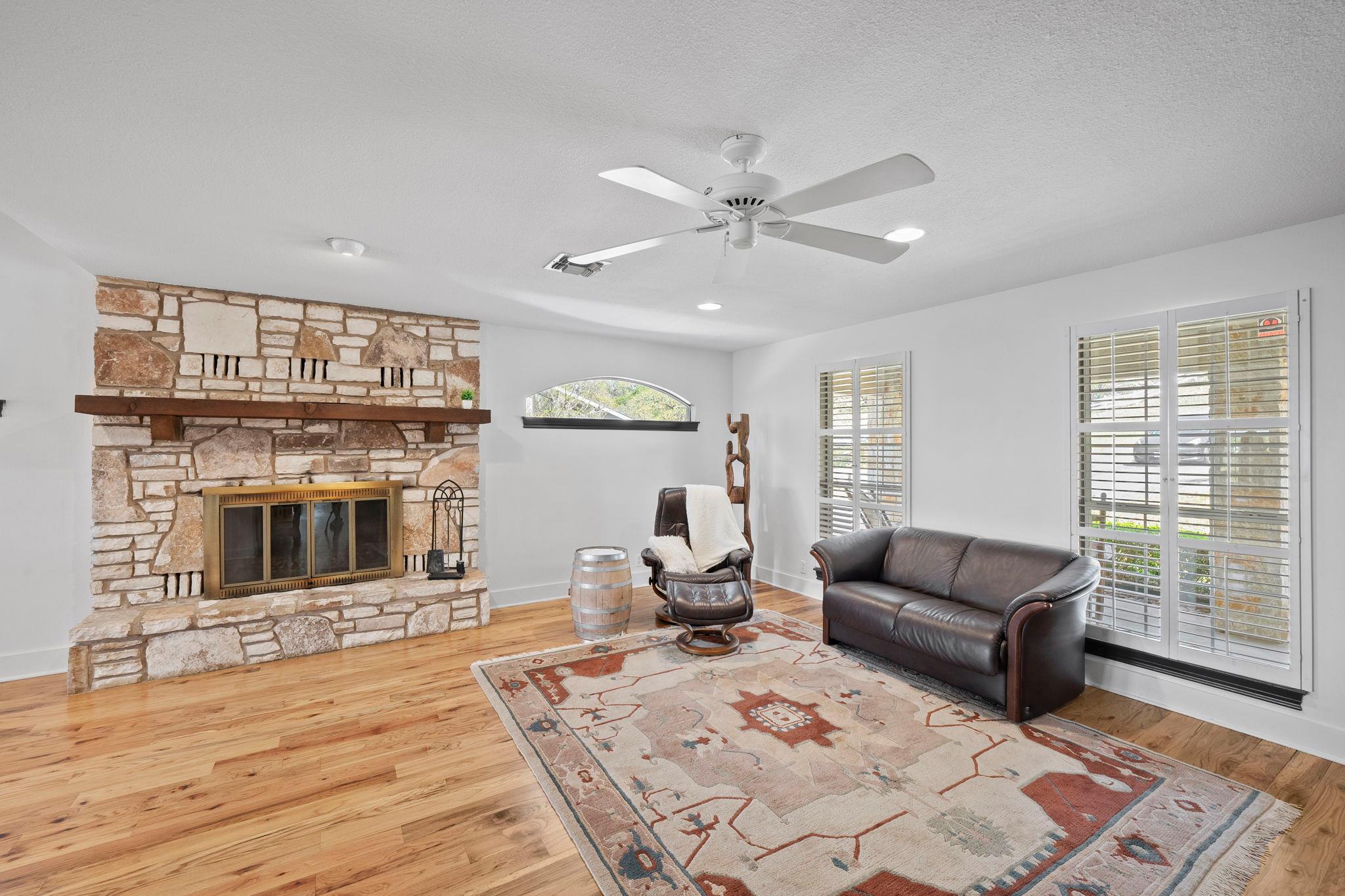 Image 7 of 38 For 1025 Blue Water Dr