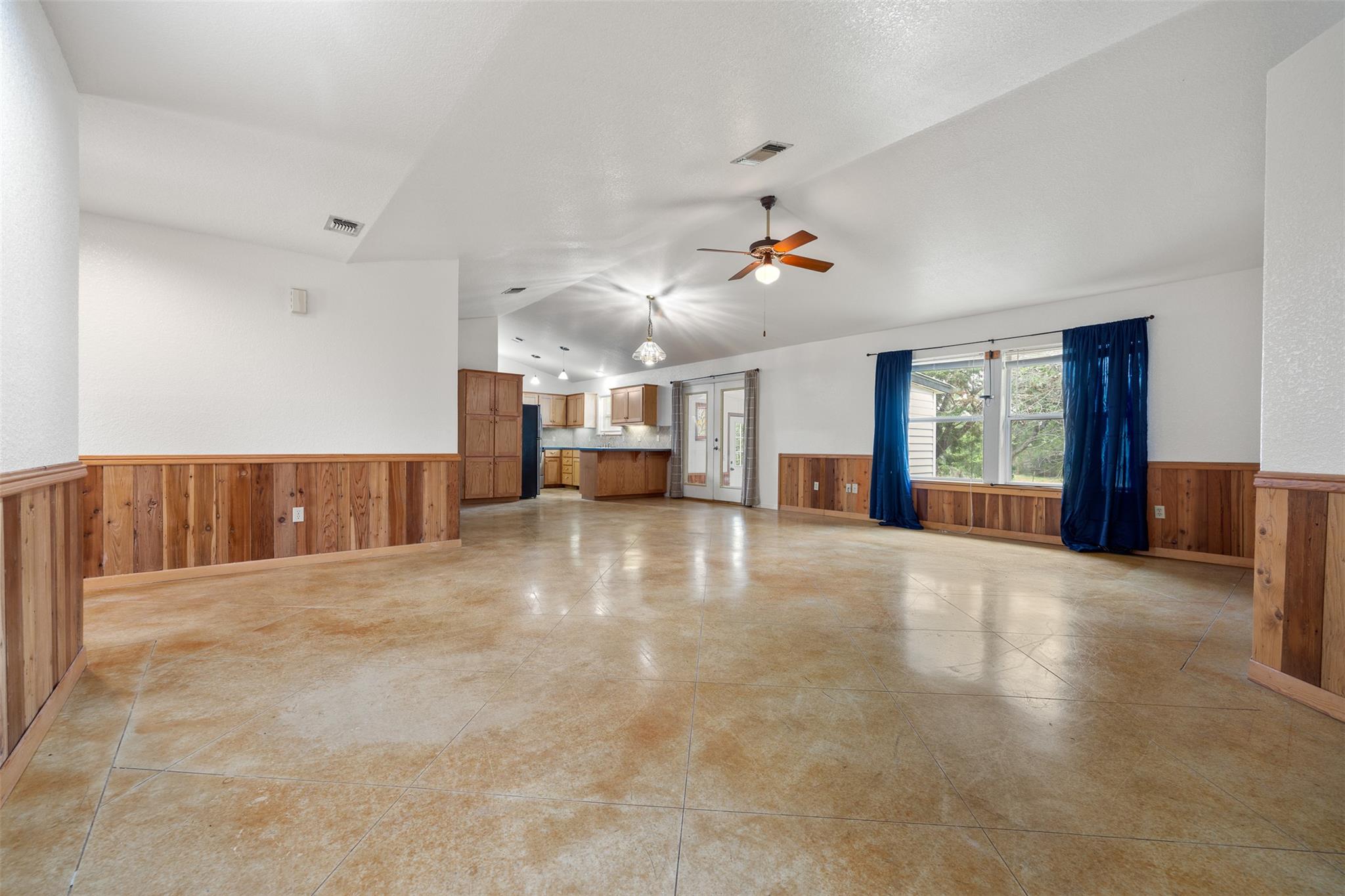 Image 4 of 22 For 283 Rust Ranch Rd